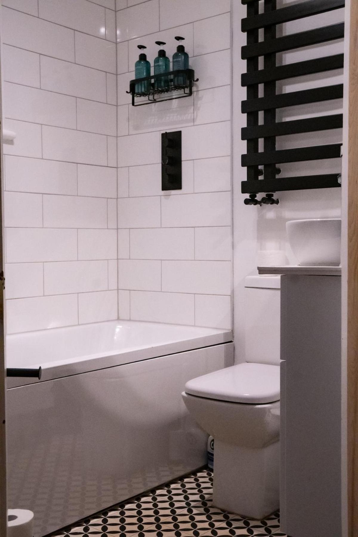Holiday home Stylish Haven, Sleeps 1 To 7, Free Parking *
