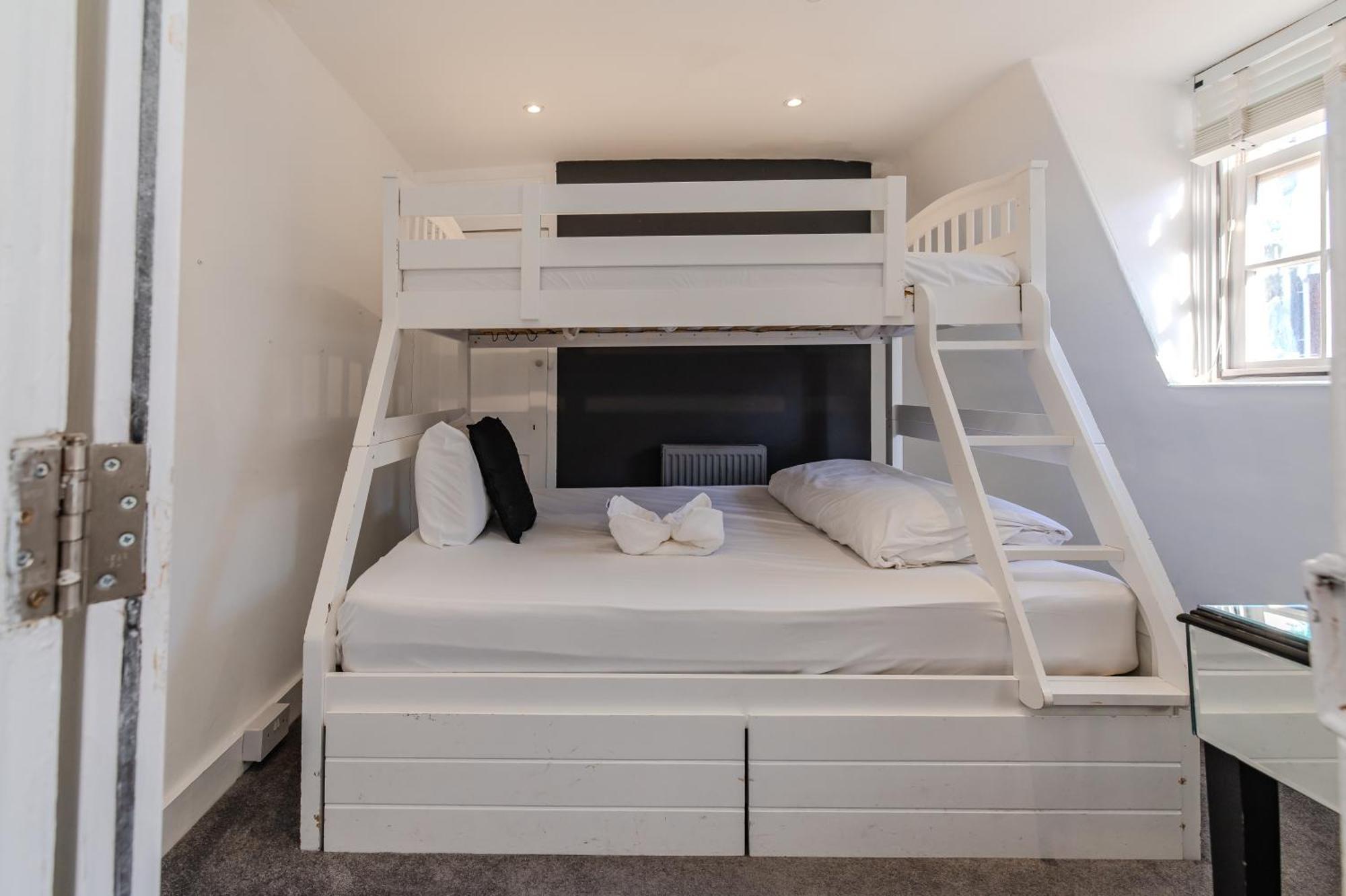 Perfect Big House Next To Sleep 20 Apartment Brighton