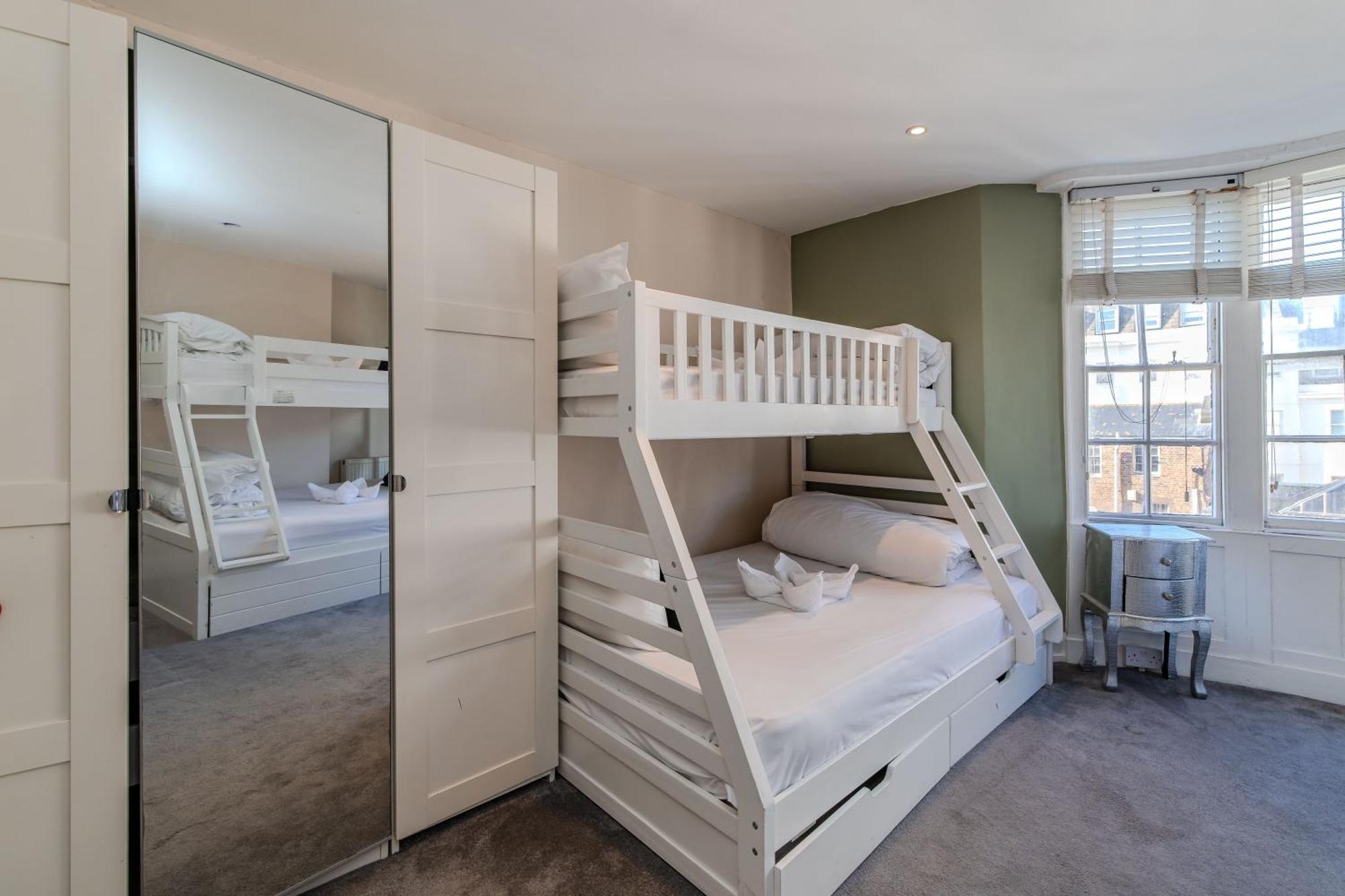 Perfect Big House Next To Sleep 20 Apartment