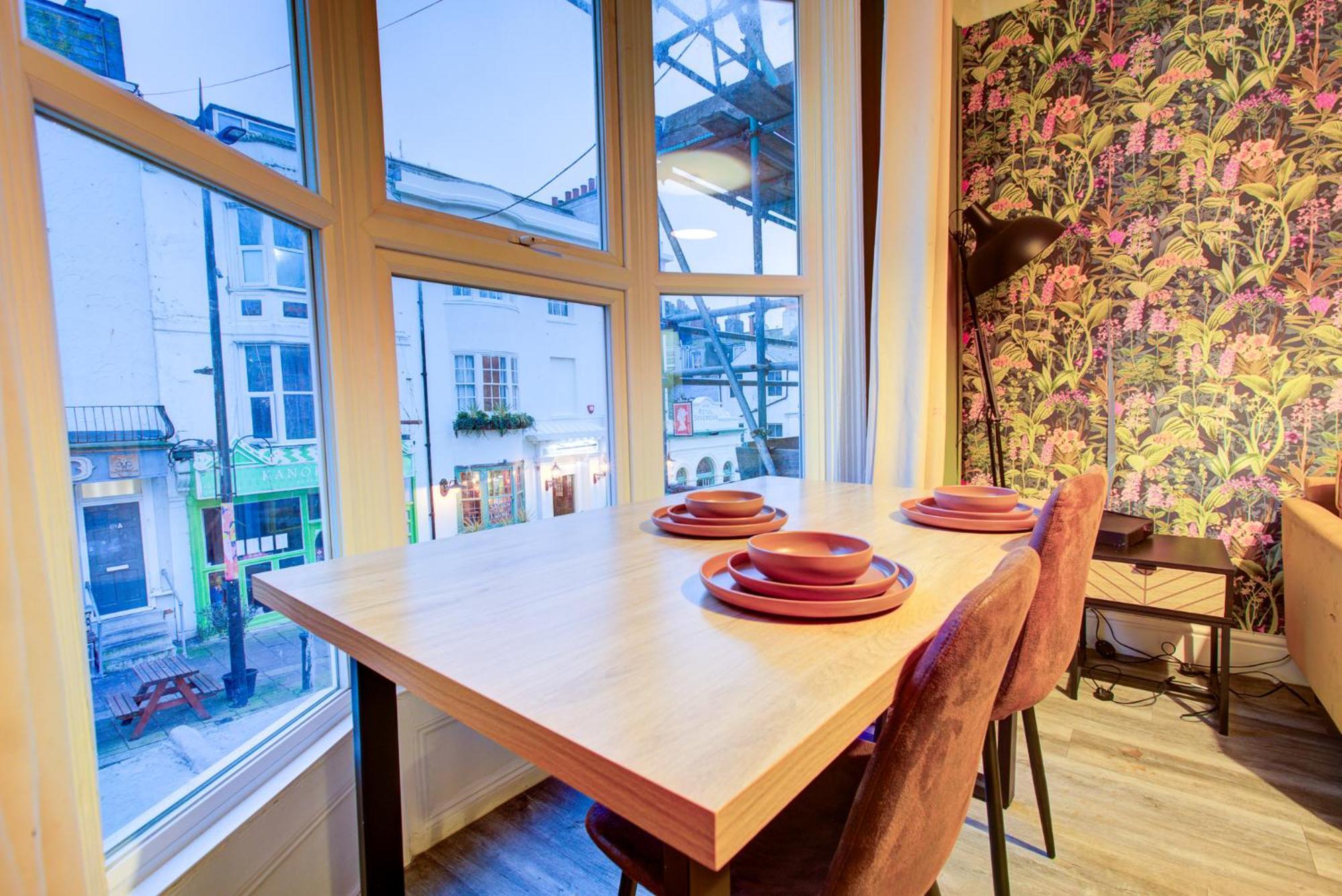 Cozy - 6 Guests, 5 Min Walk To Apartment