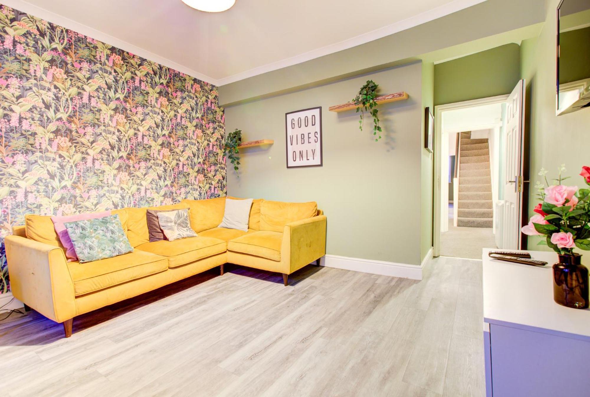 Cozy - 6 Guests, 5 Min Walk To *
