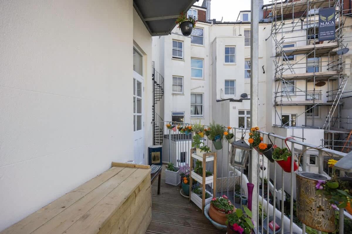 Host & - St Aubyns Coastal Retreat Apartment