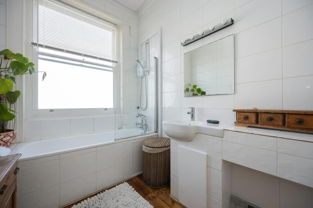 Apartment Host & - St Aubyns Coastal Retreat