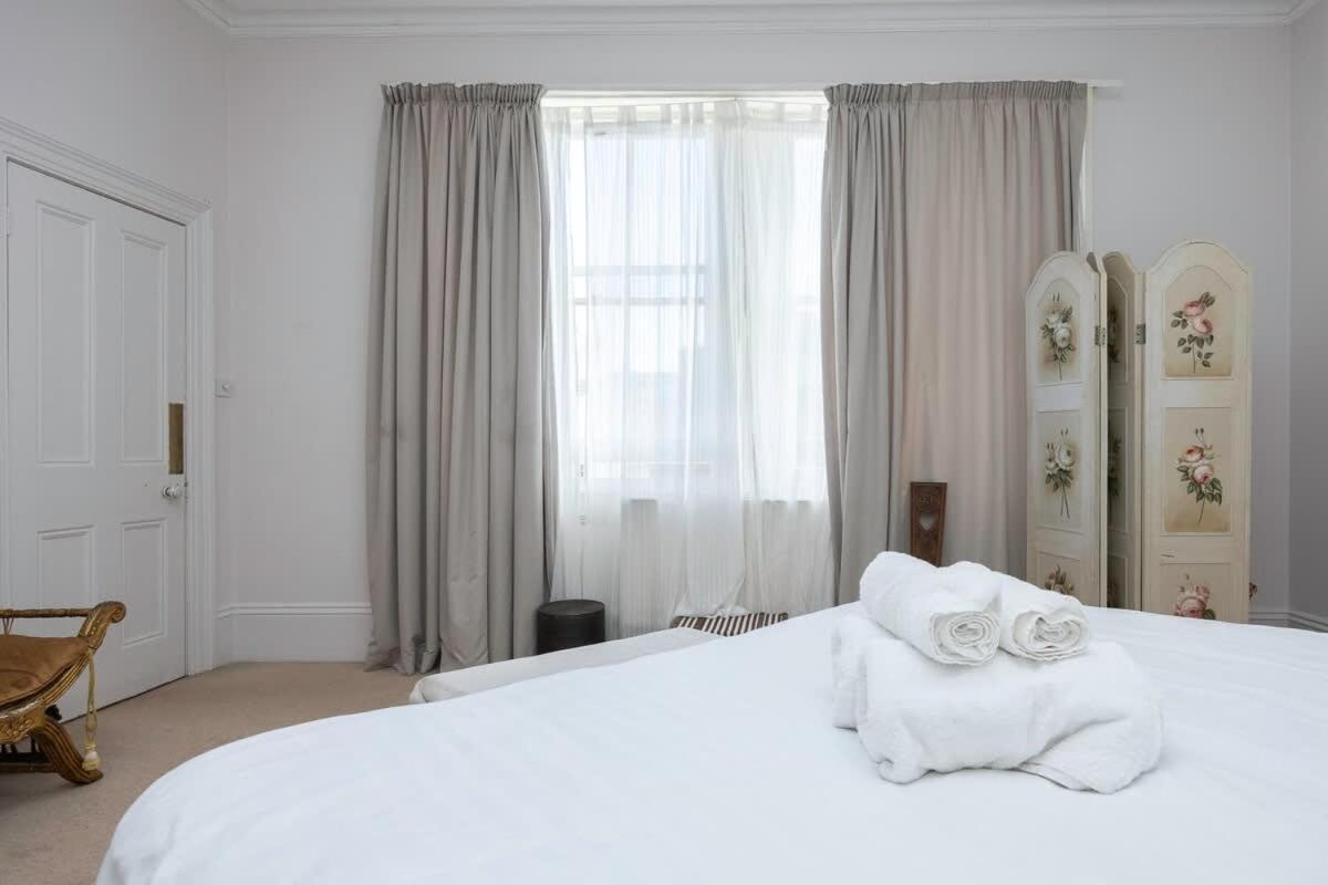 Apartment Host & - St Aubyns Coastal Retreat