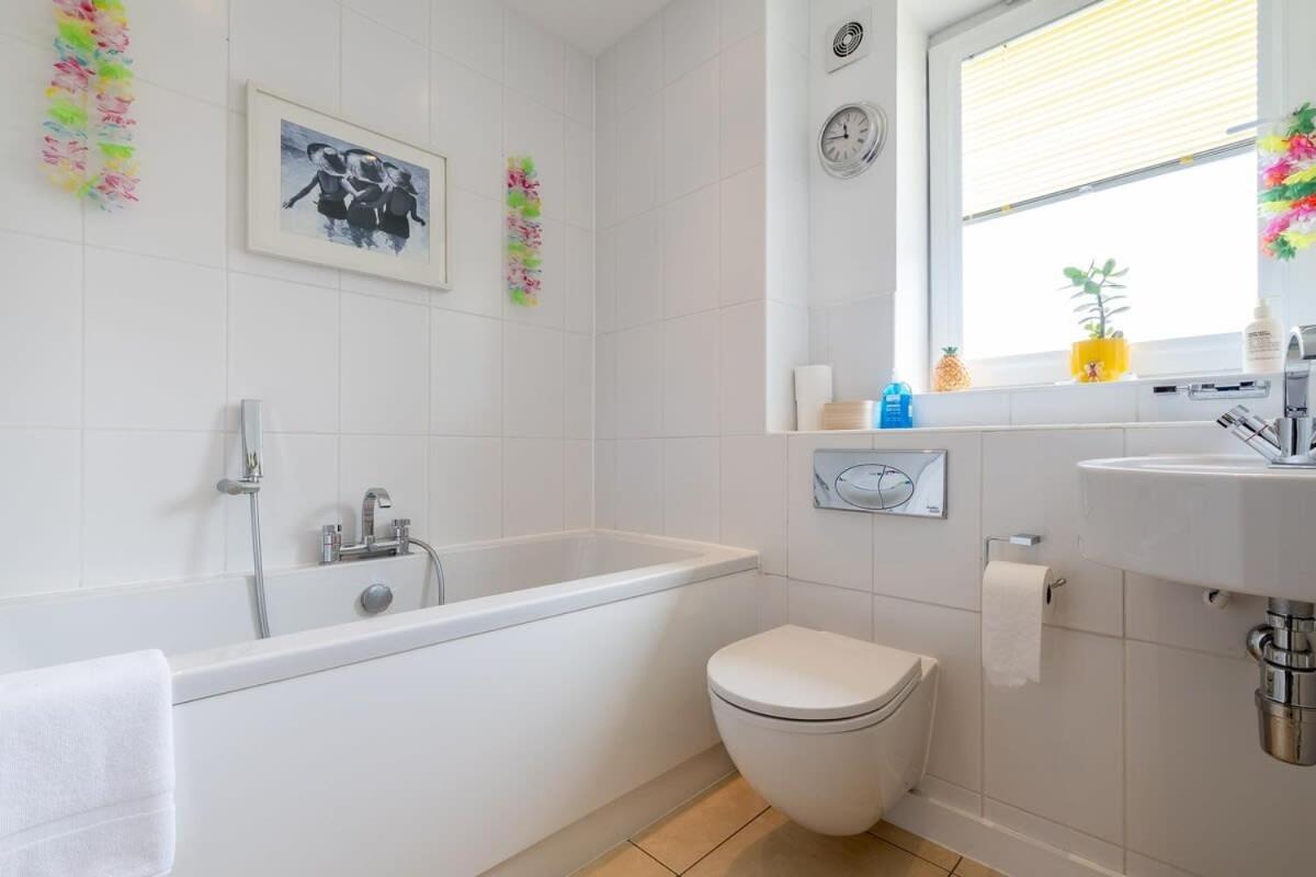 Host & - Kingscote Townhouse *