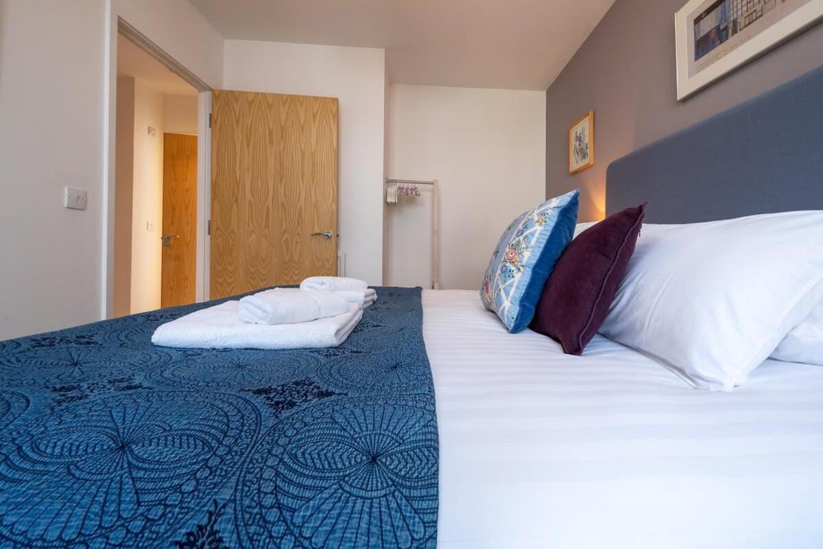 Host & - Kingscote Townhouse Holiday home *