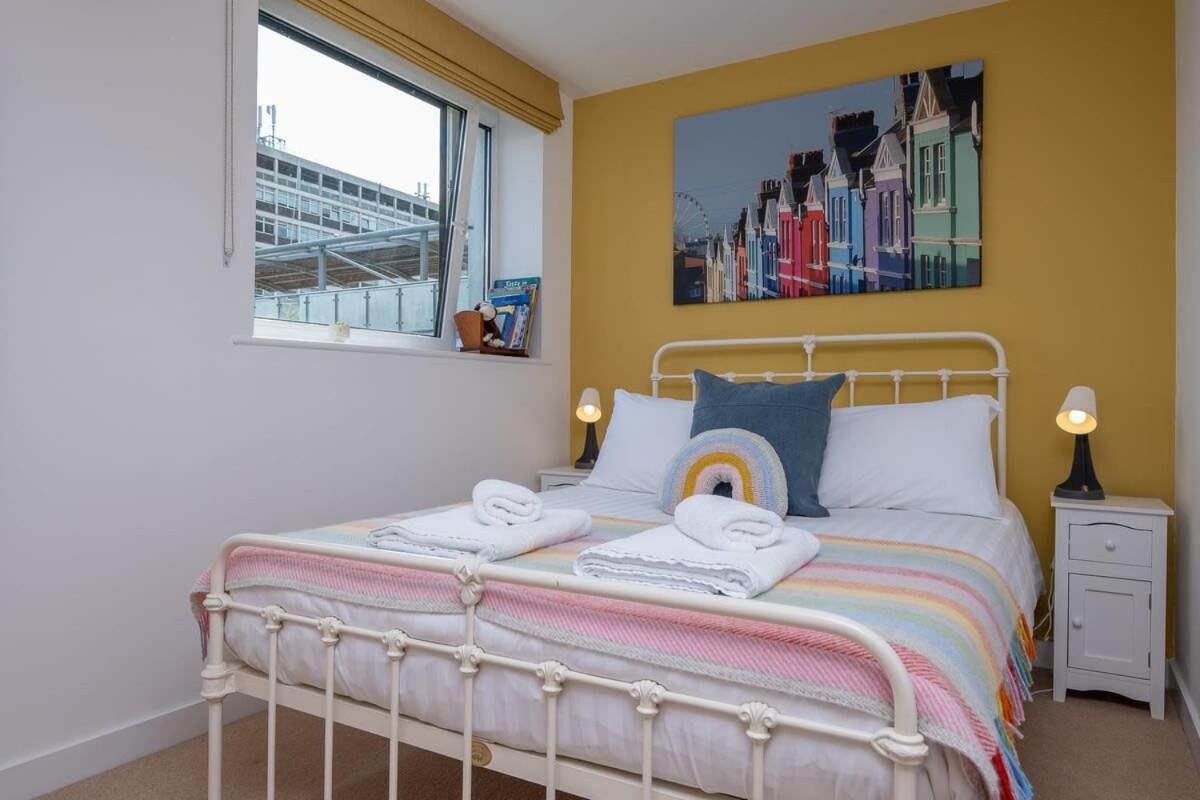 Host & - Kingscote Townhouse Holiday home