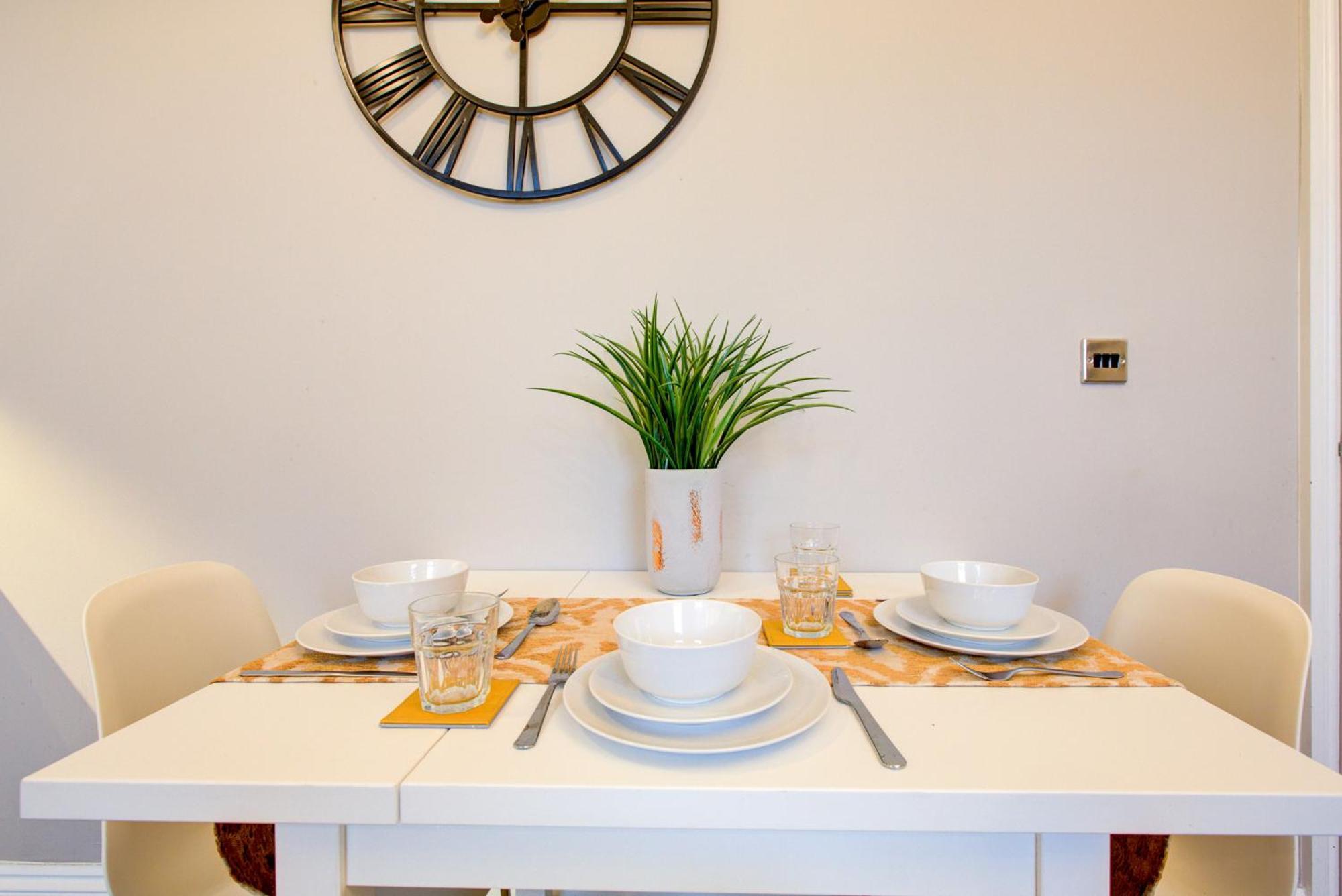 Apartment For 4 By The Pier - Flat 4 *