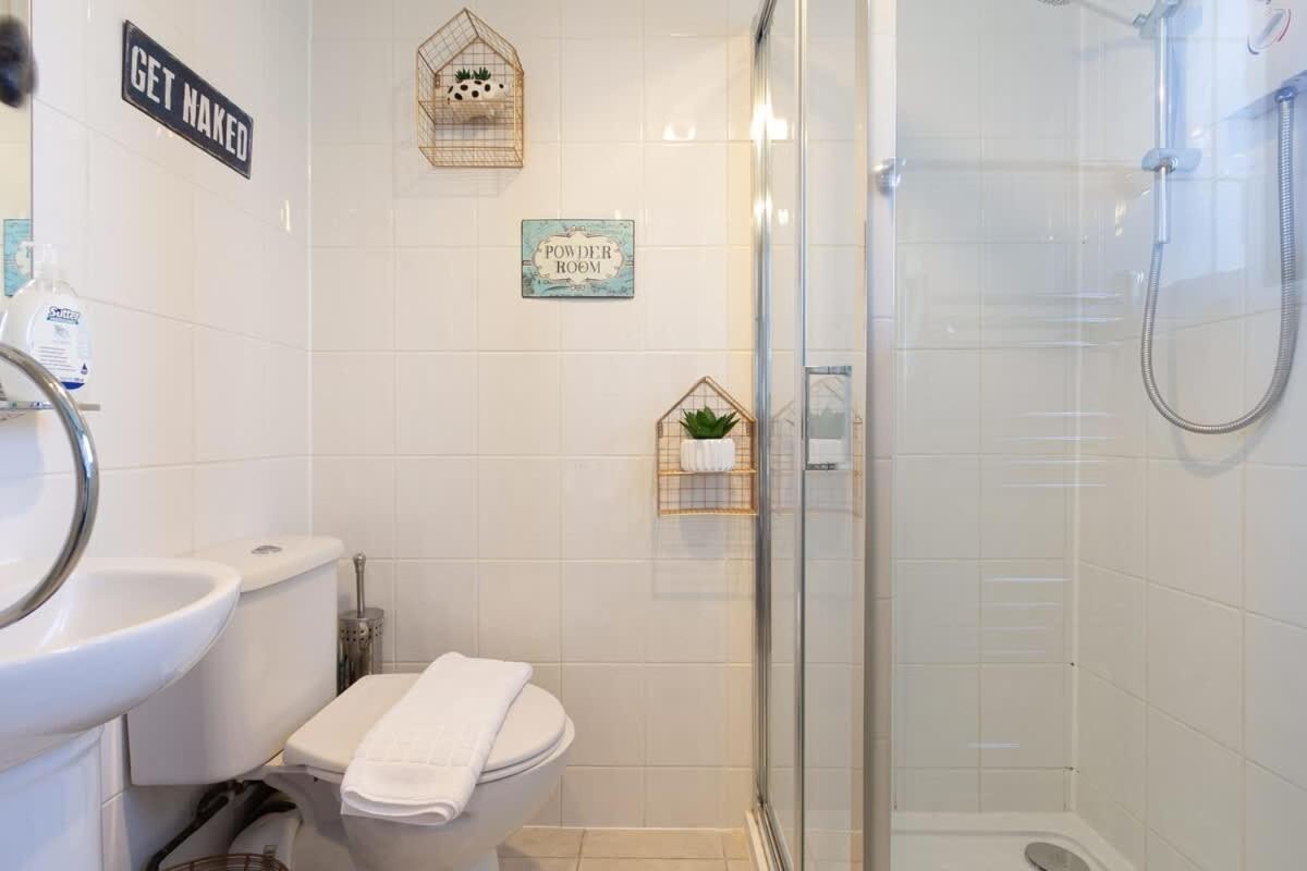 Harbour Hideaway - Free Parking Holiday home