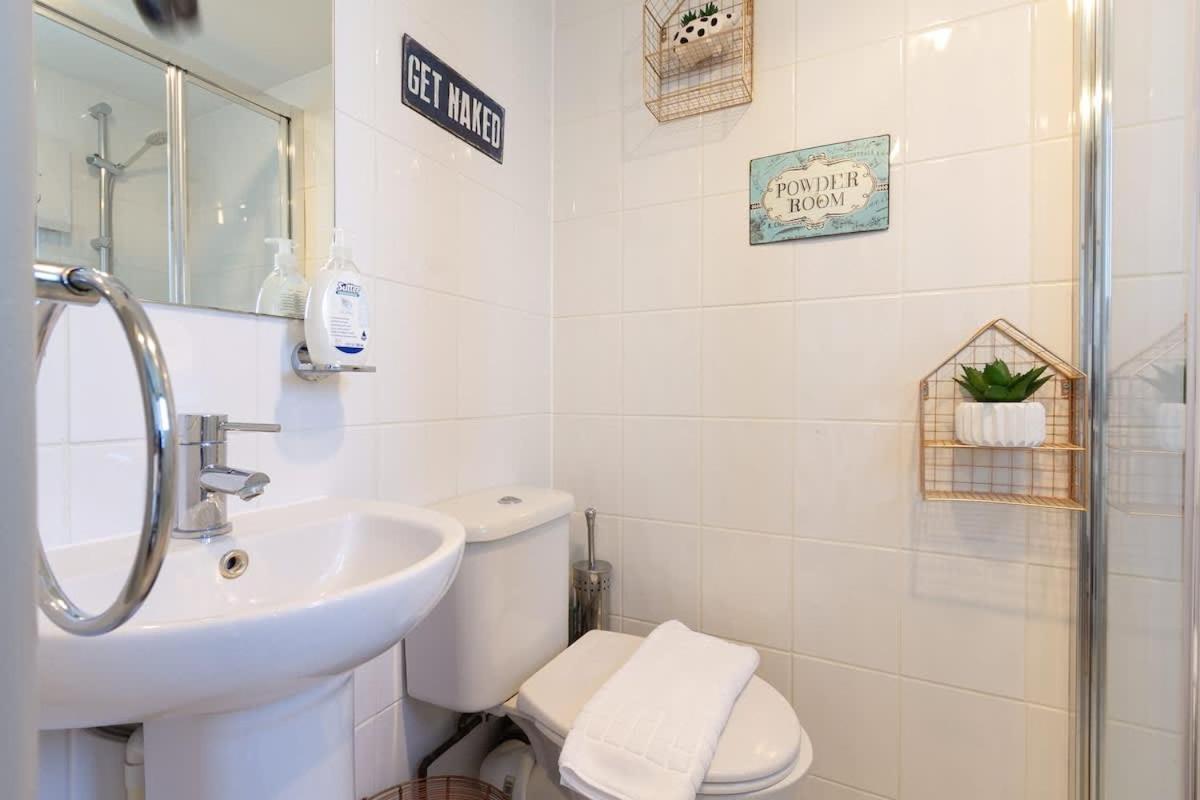 Harbour Hideaway - Free Parking Holiday home *