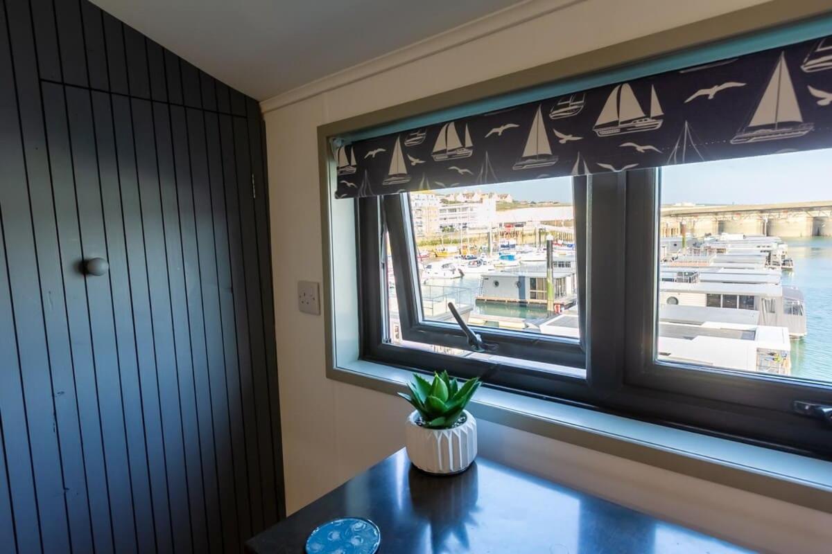 Harbour Hideaway - Free Parking Holiday home *