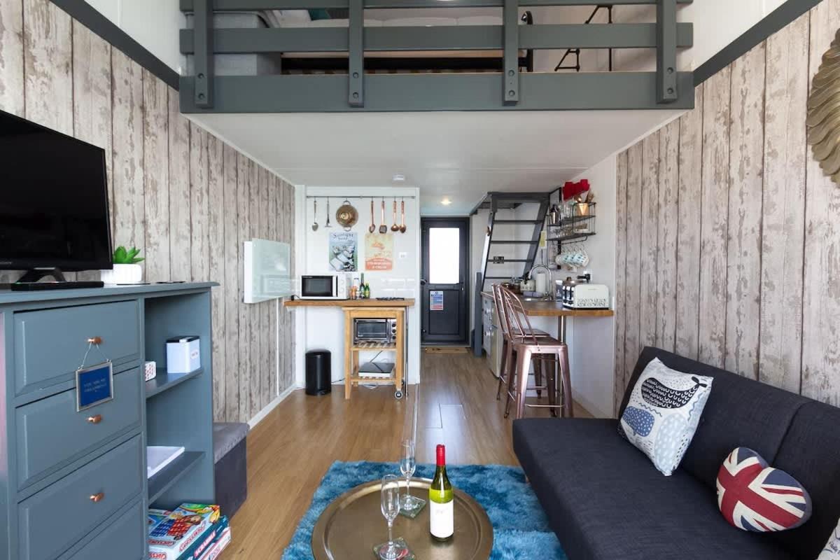 Harbour Hideaway - Free Parking Holiday home *