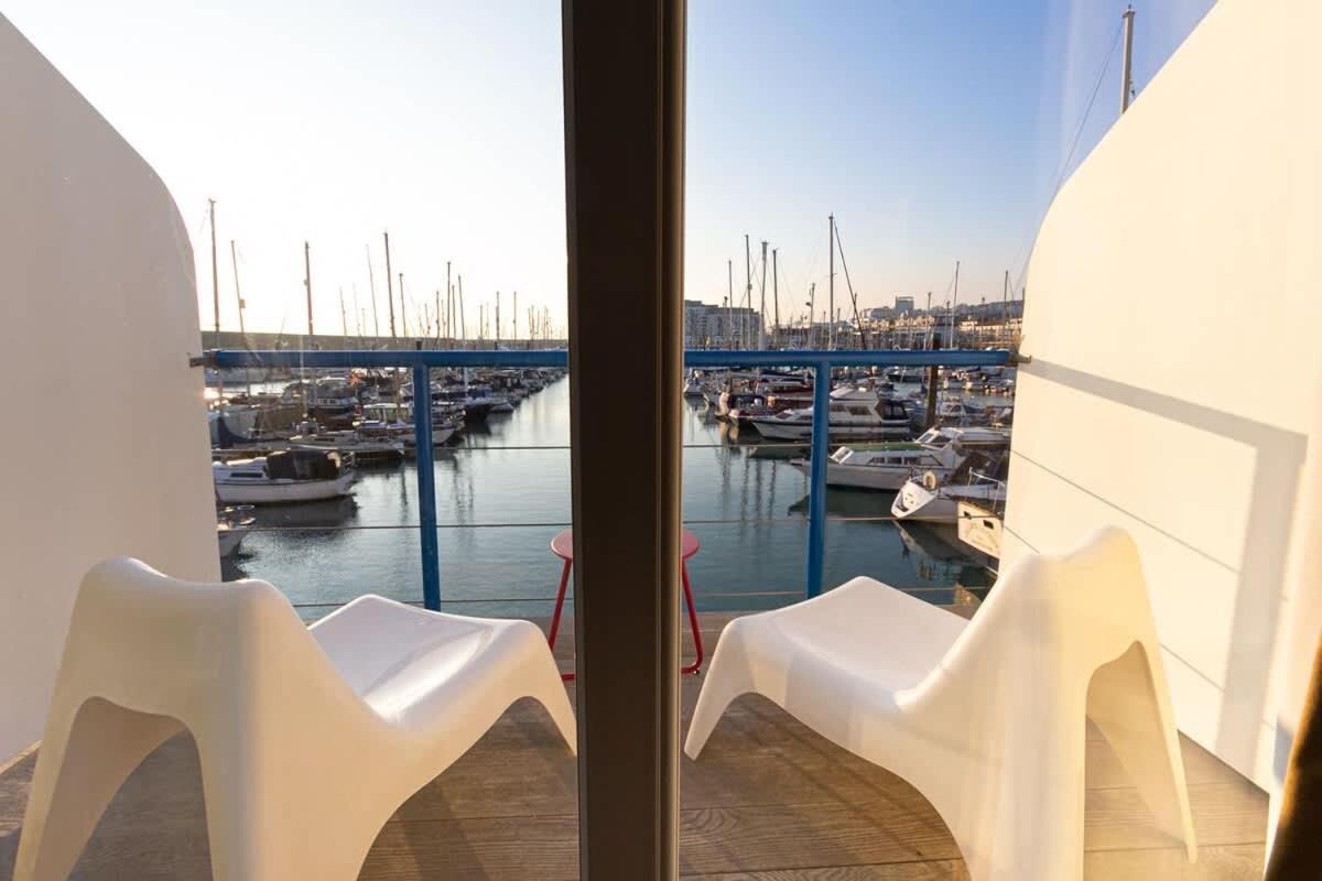 The Marina Retreat -free Parking Holiday home *