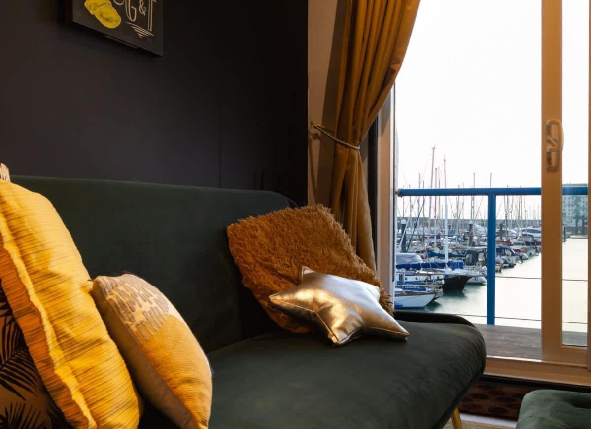 The Marina Retreat -free Parking Holiday home