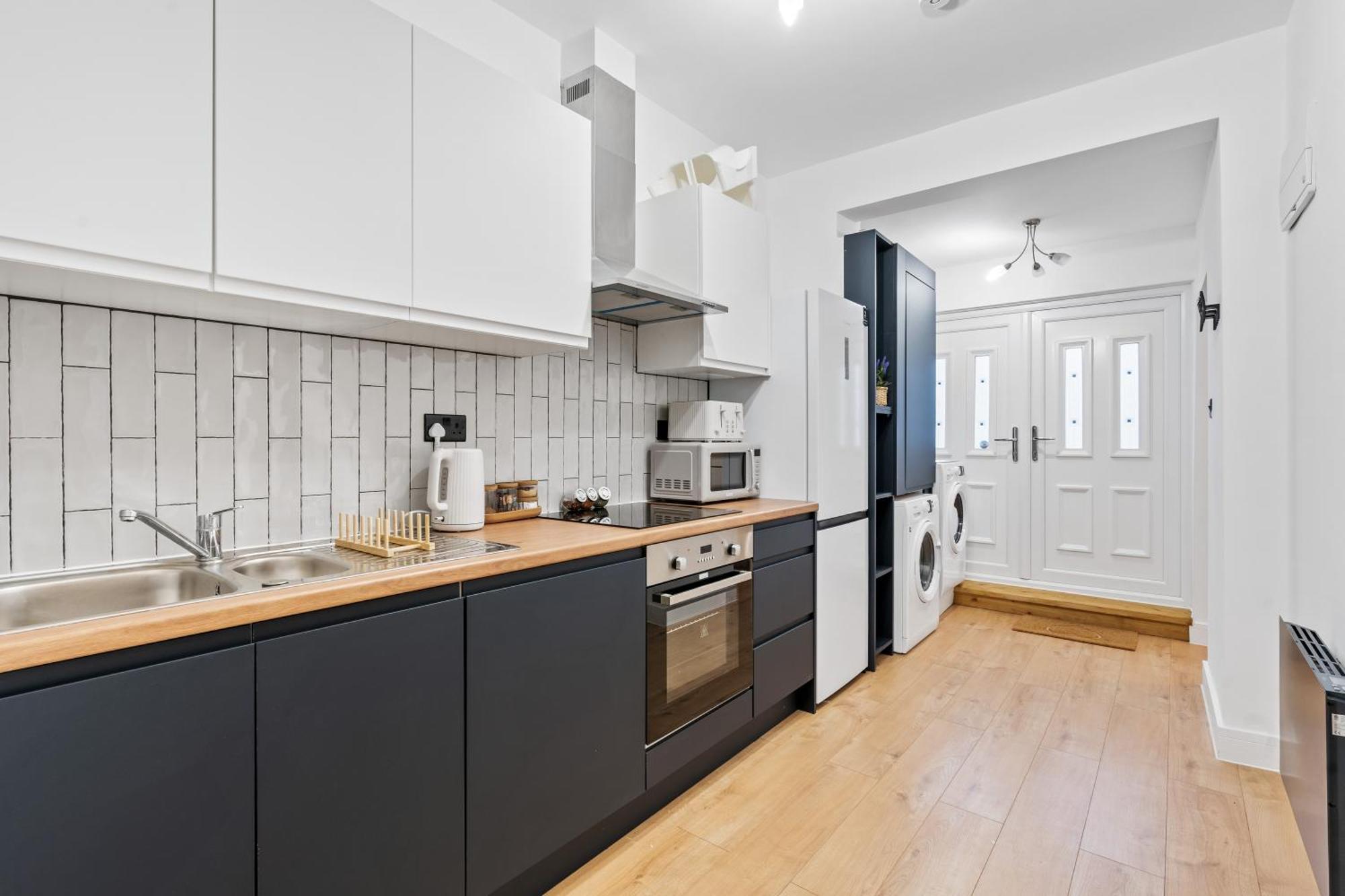 Modern Flat By Train St & Must-See Sights Apartment Brighton