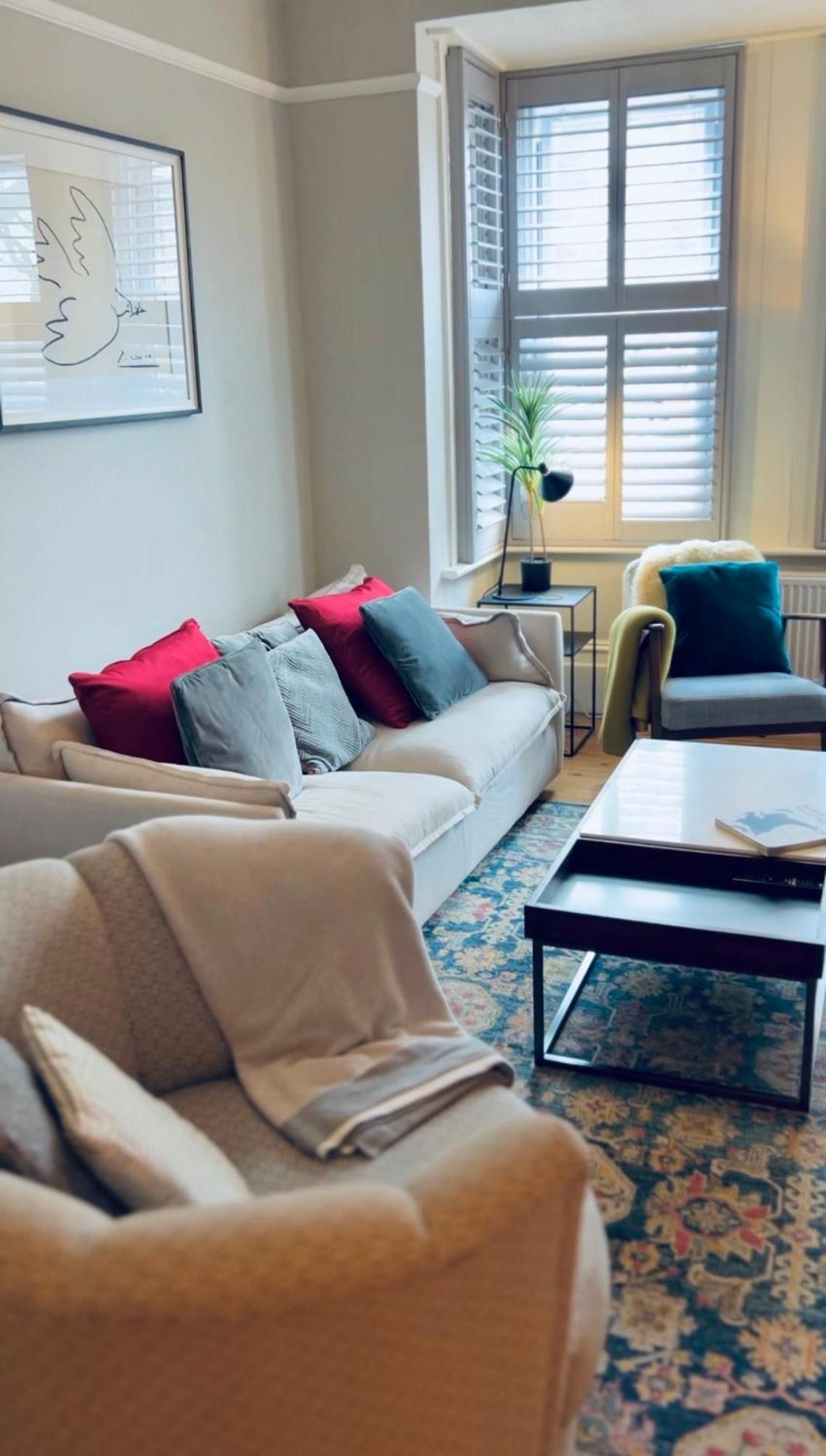 Stylish Haven, Sleeps 1 To 7, Free Parking *