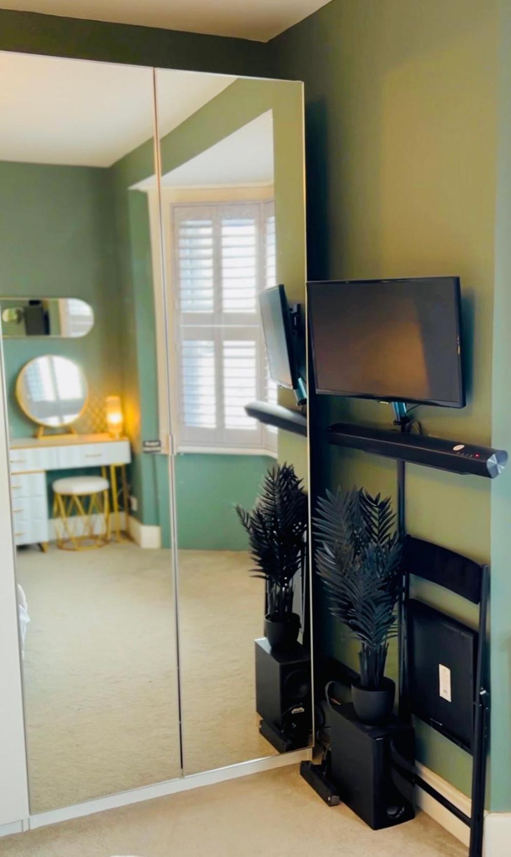 Stylish Haven, Sleeps 1 To 7, Free Parking *