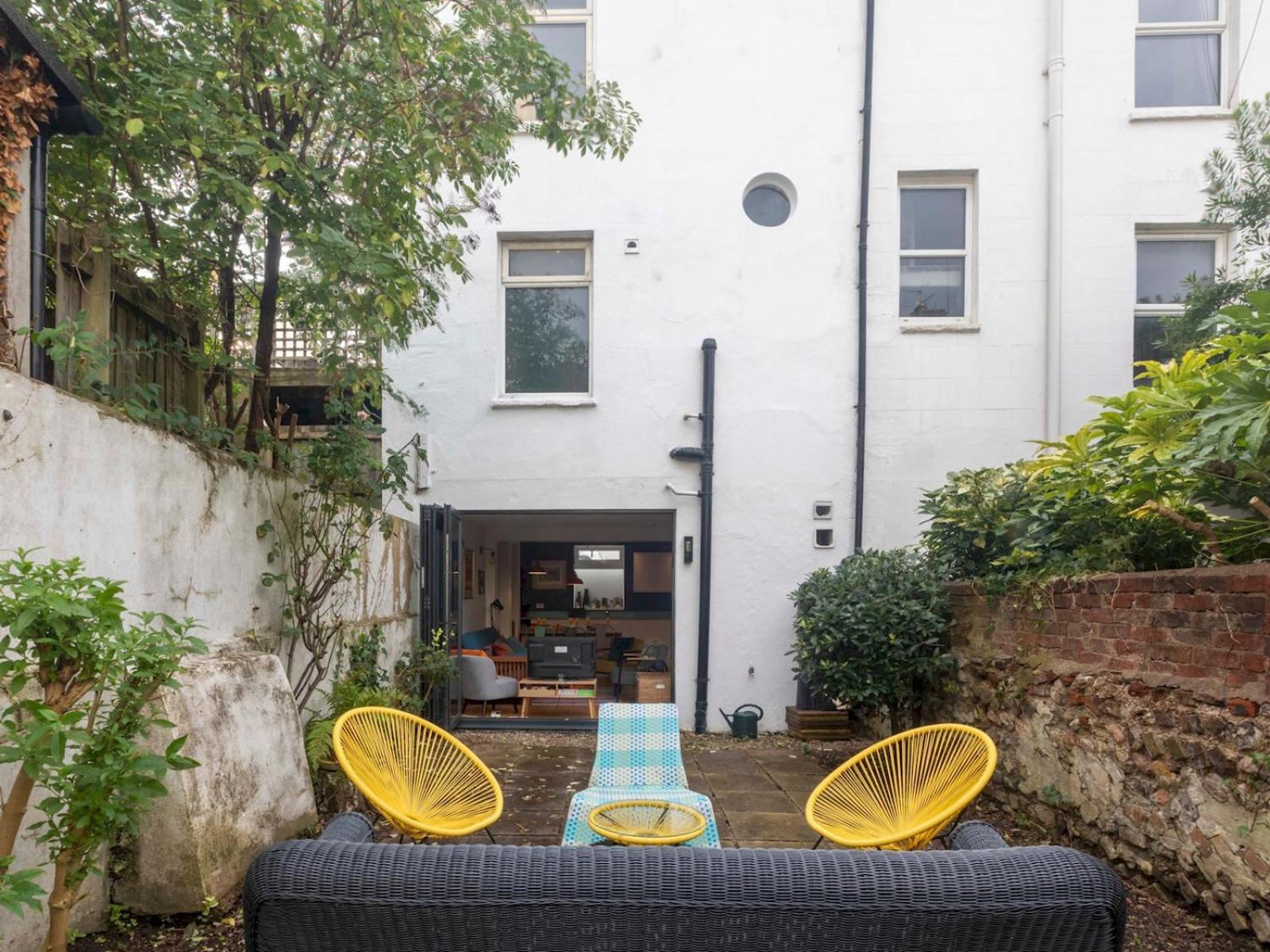 Pass The Keys Stylish Boho Chic House - Location Holiday home