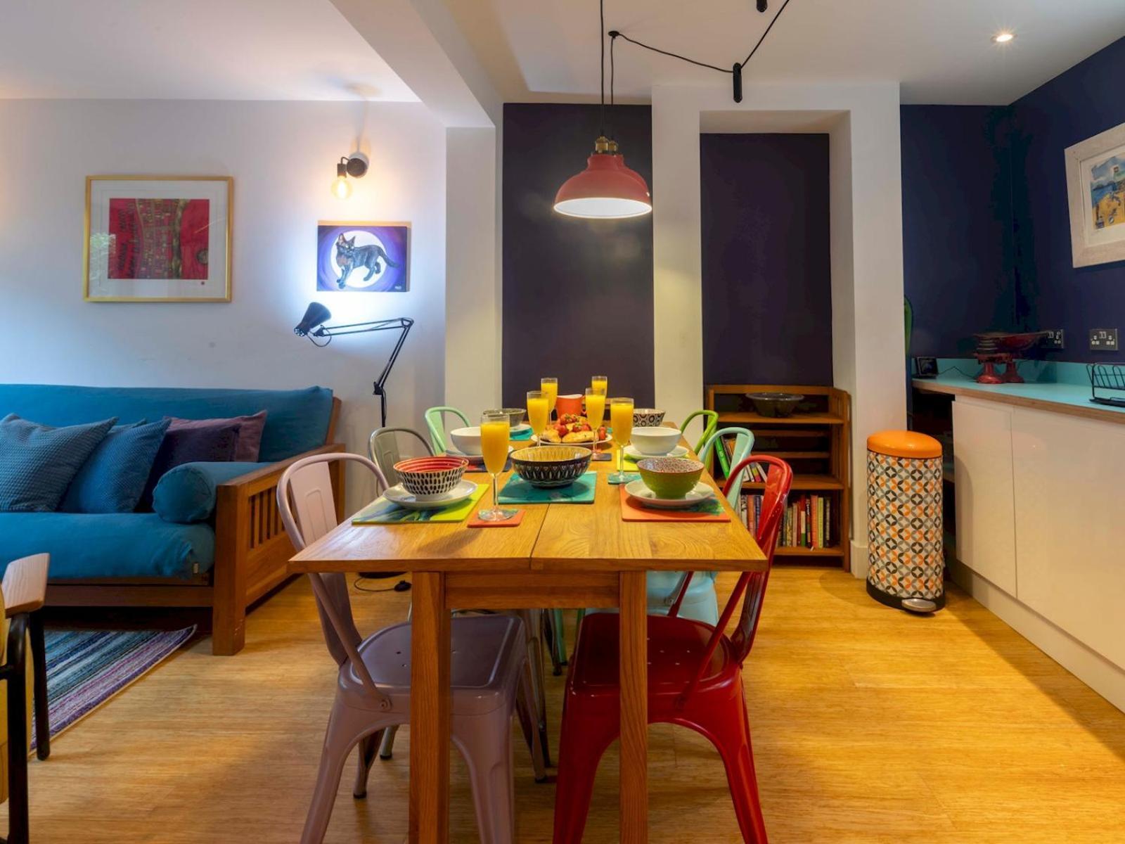 Pass The Keys Stylish Boho Chic House - Location