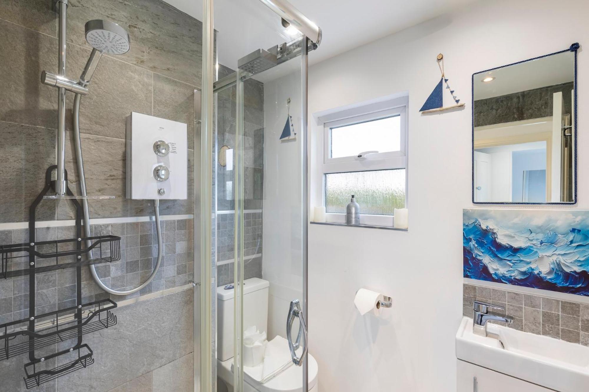 Wave Watcher- 4 Bed Sea View