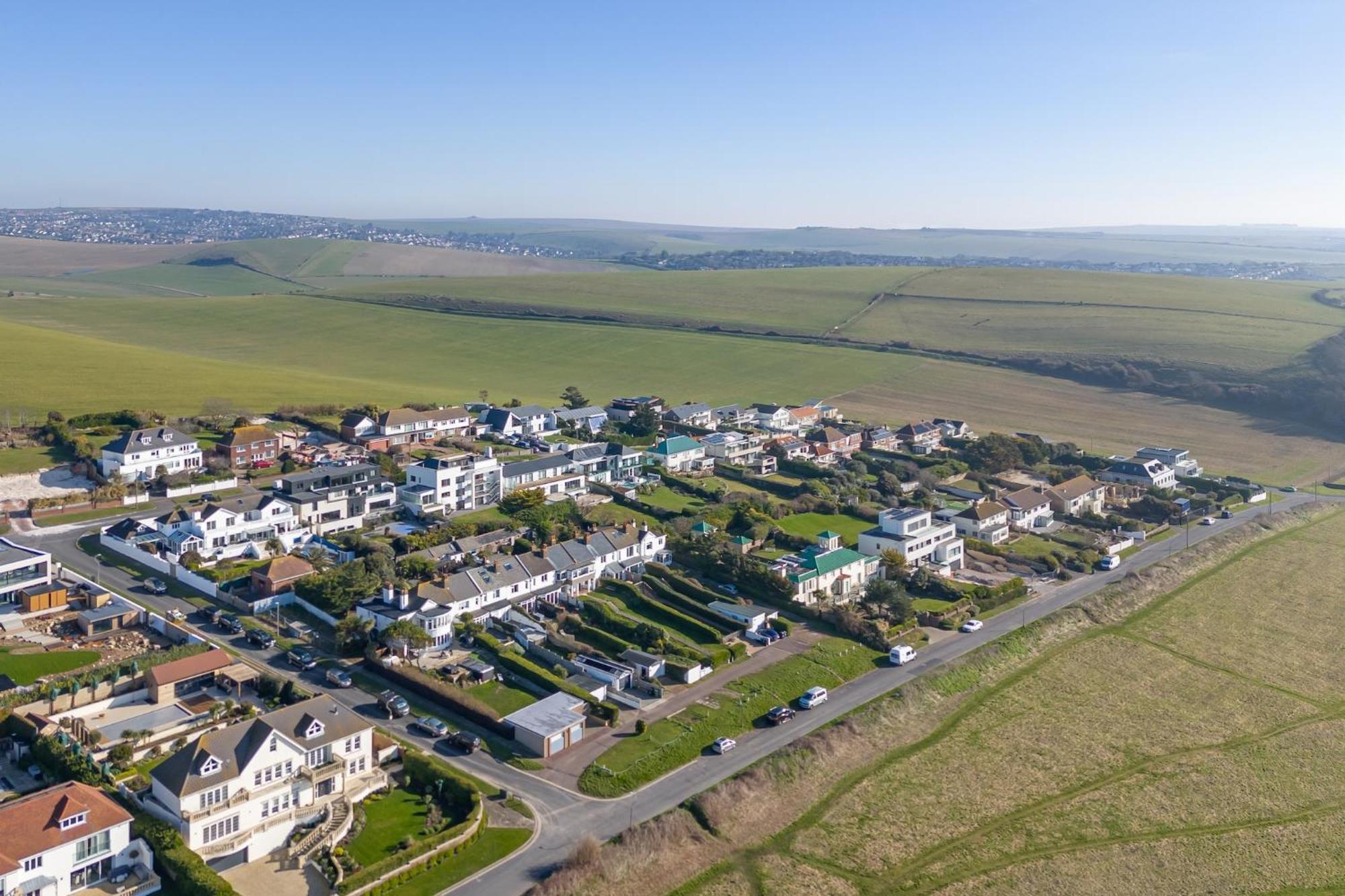 Wave Watcher- 4 Bed Sea View Holiday home Brighton