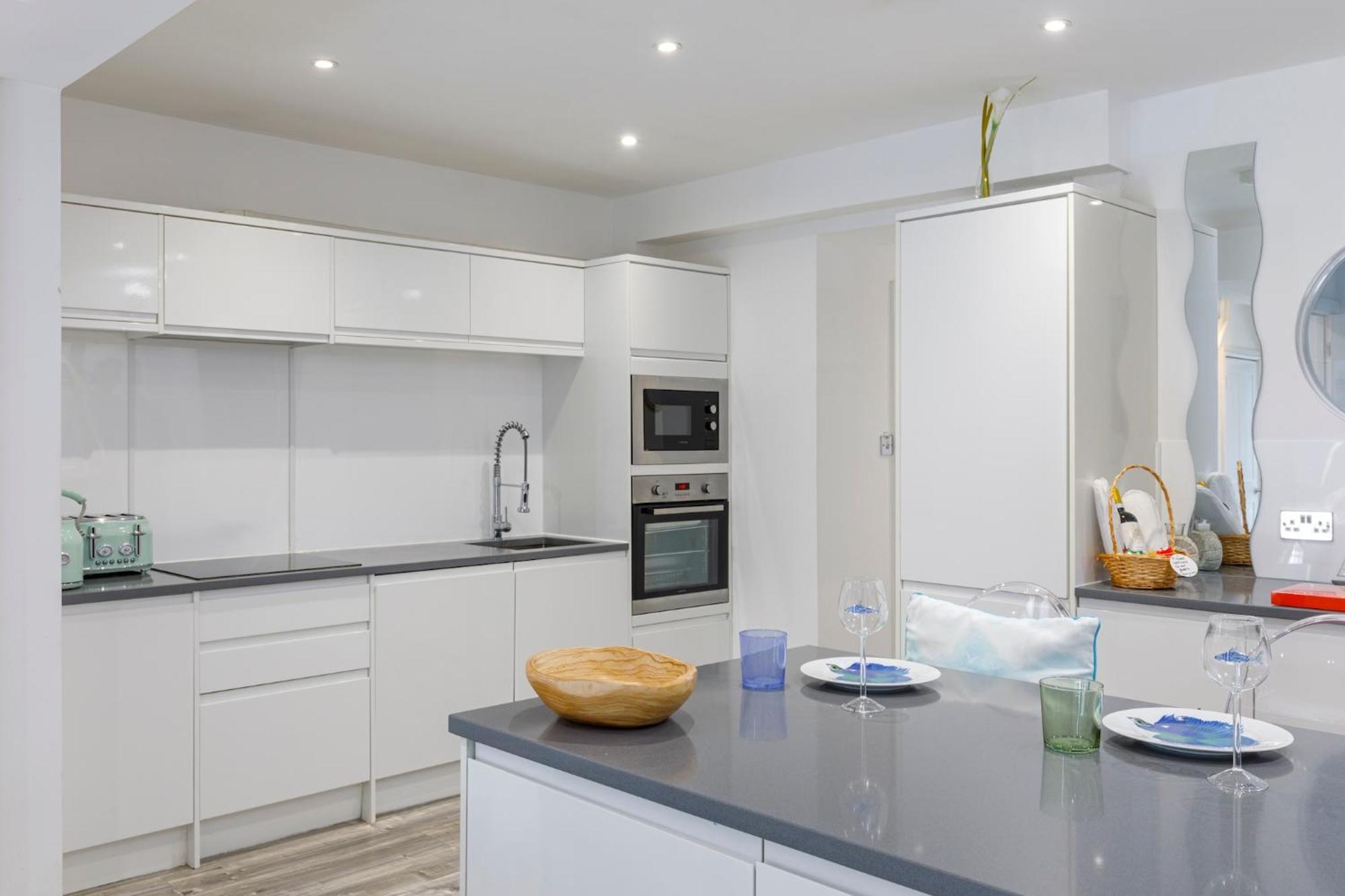 Wave Watcher- 4 Bed Sea View Brighton