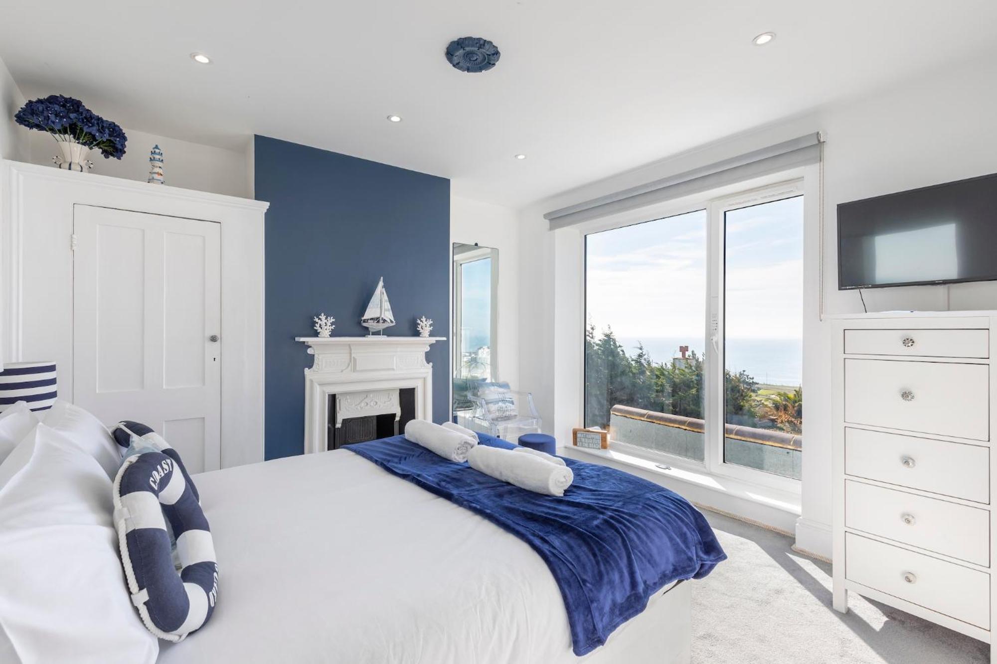 Wave Watcher- 4 Bed Sea View Holiday home