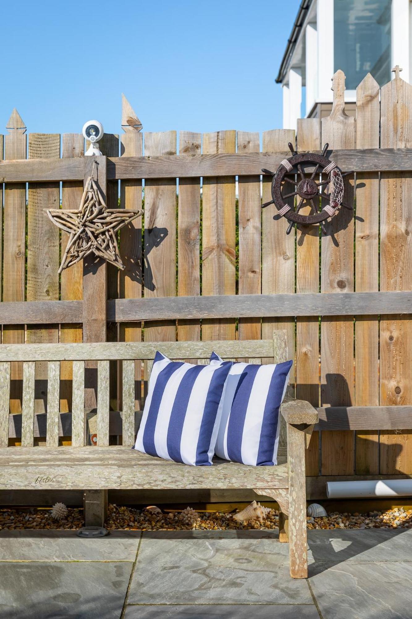 Wave Watcher- 4 Bed Sea View Holiday home *