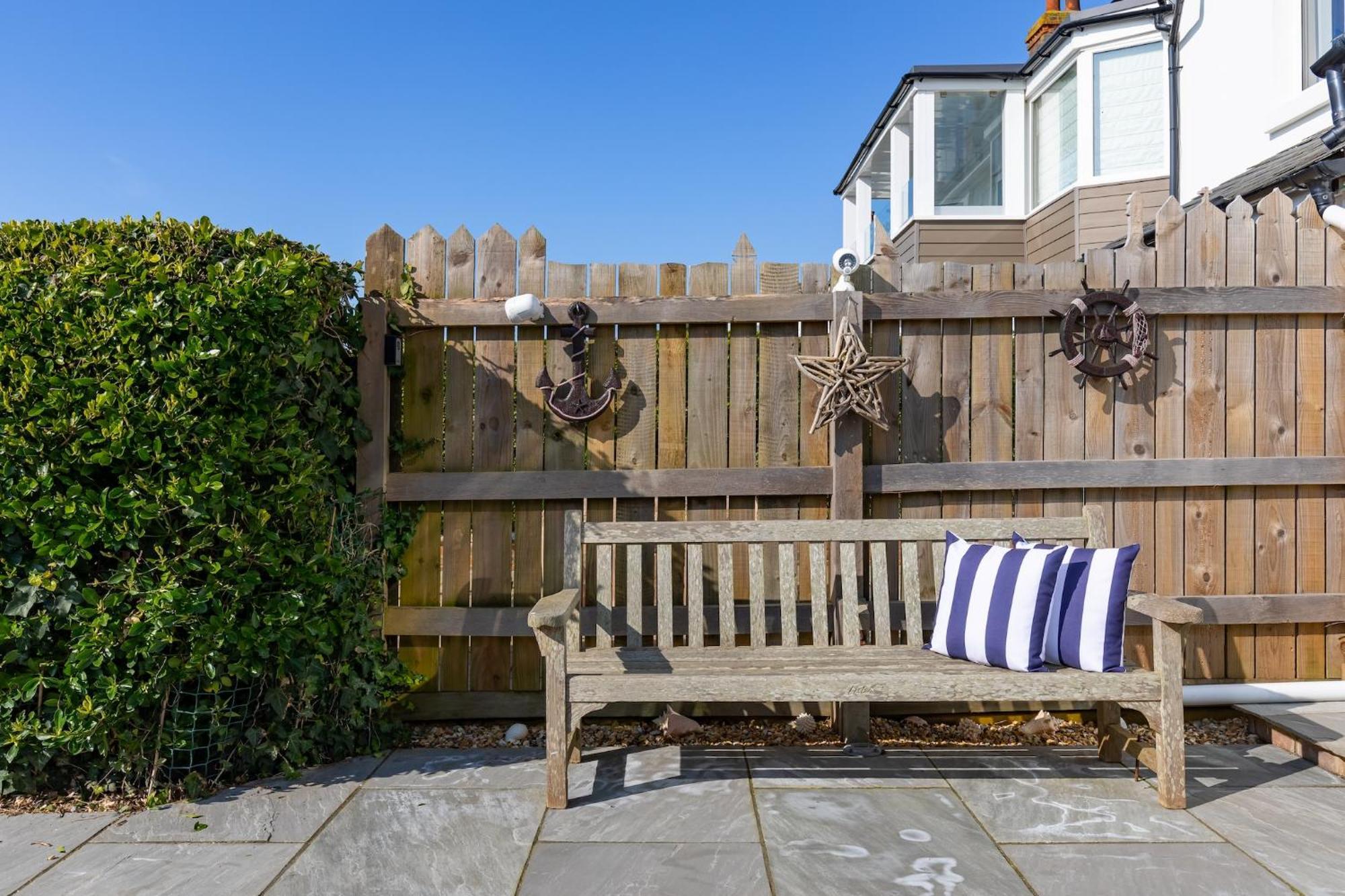 Wave Watcher- 4 Bed Sea View *