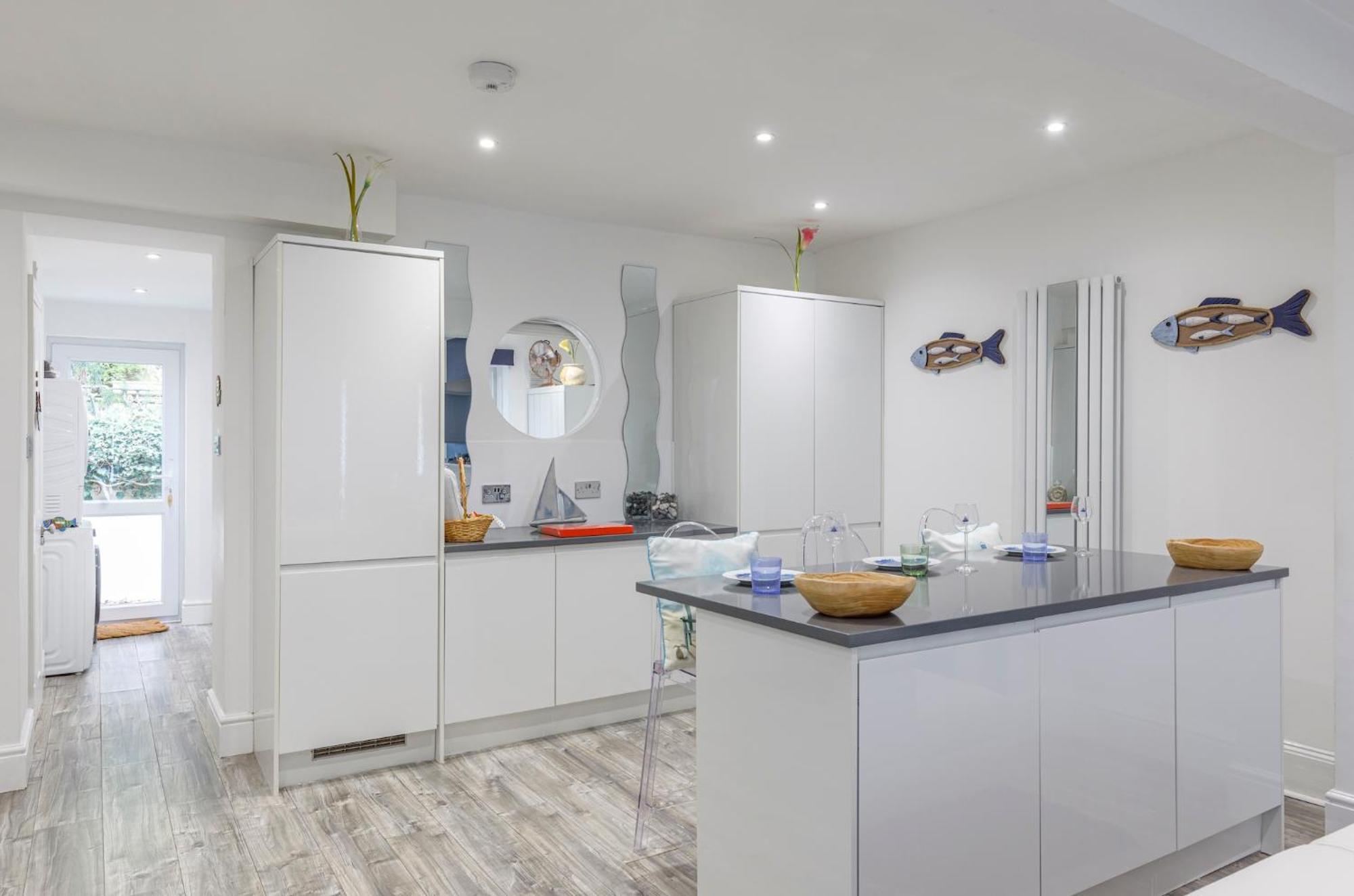 Wave Watcher- 4 Bed Sea View Holiday home *