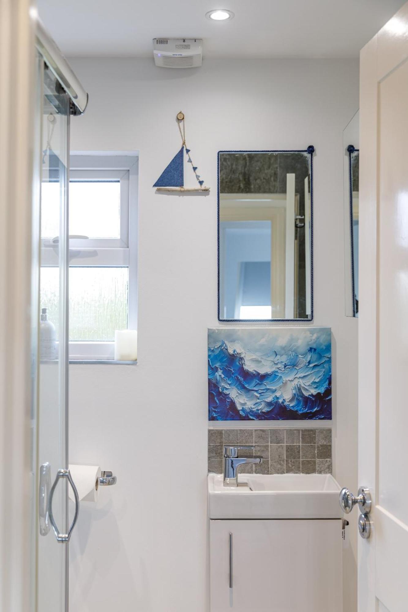 Wave Watcher- 4 Bed Sea View