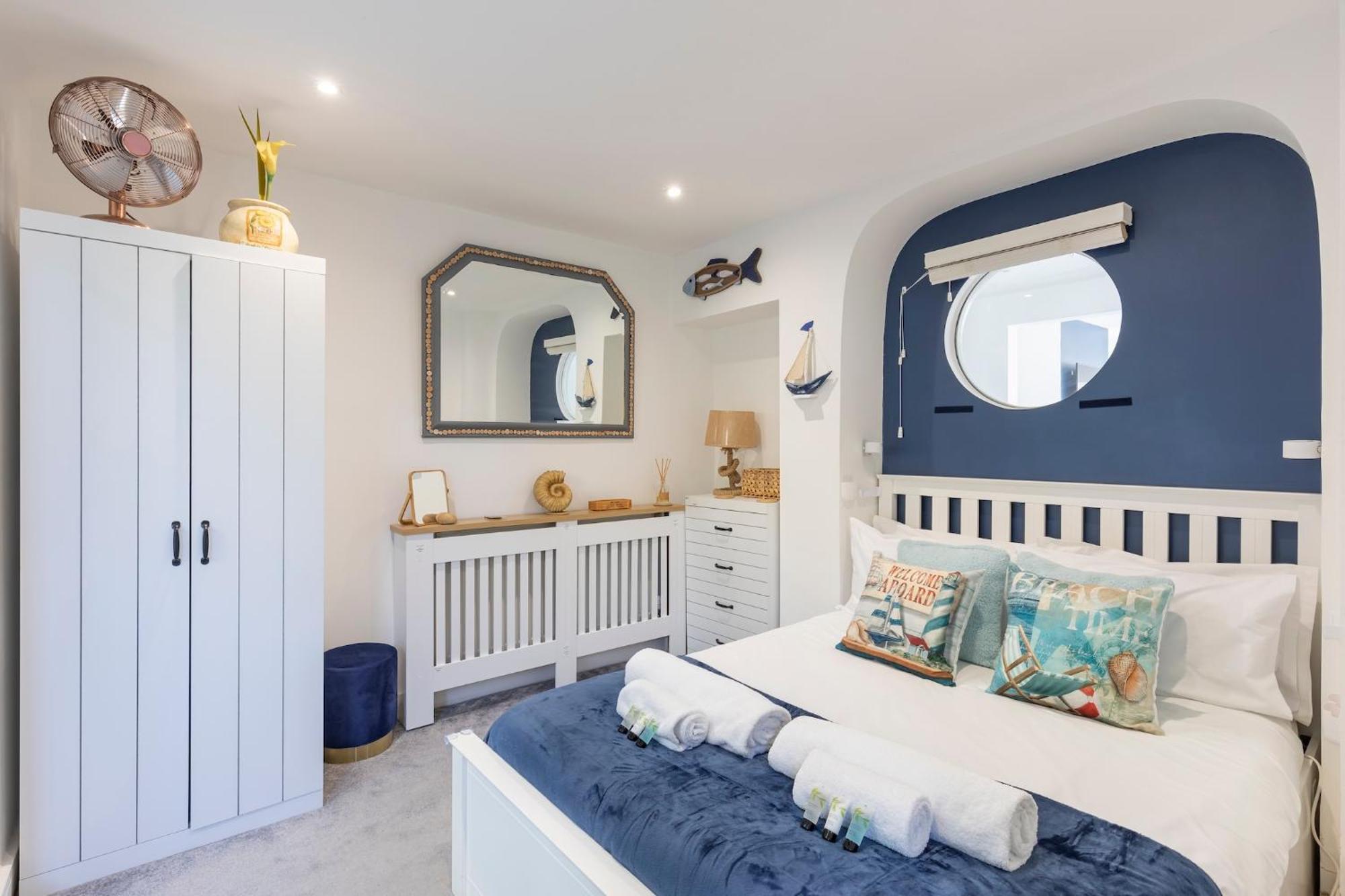 Wave Watcher- 4 Bed Sea View Holiday home Brighton