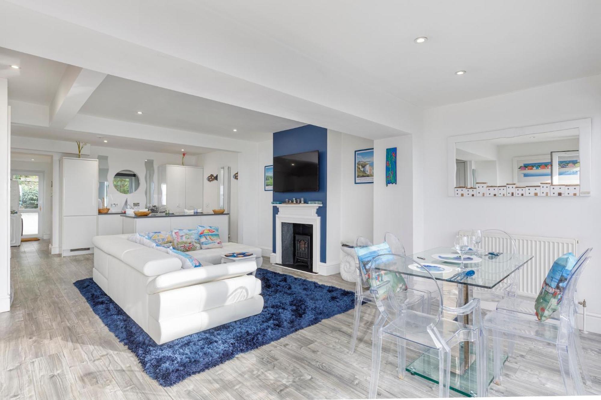Wave Watcher- 4 Bed Sea View Holiday home