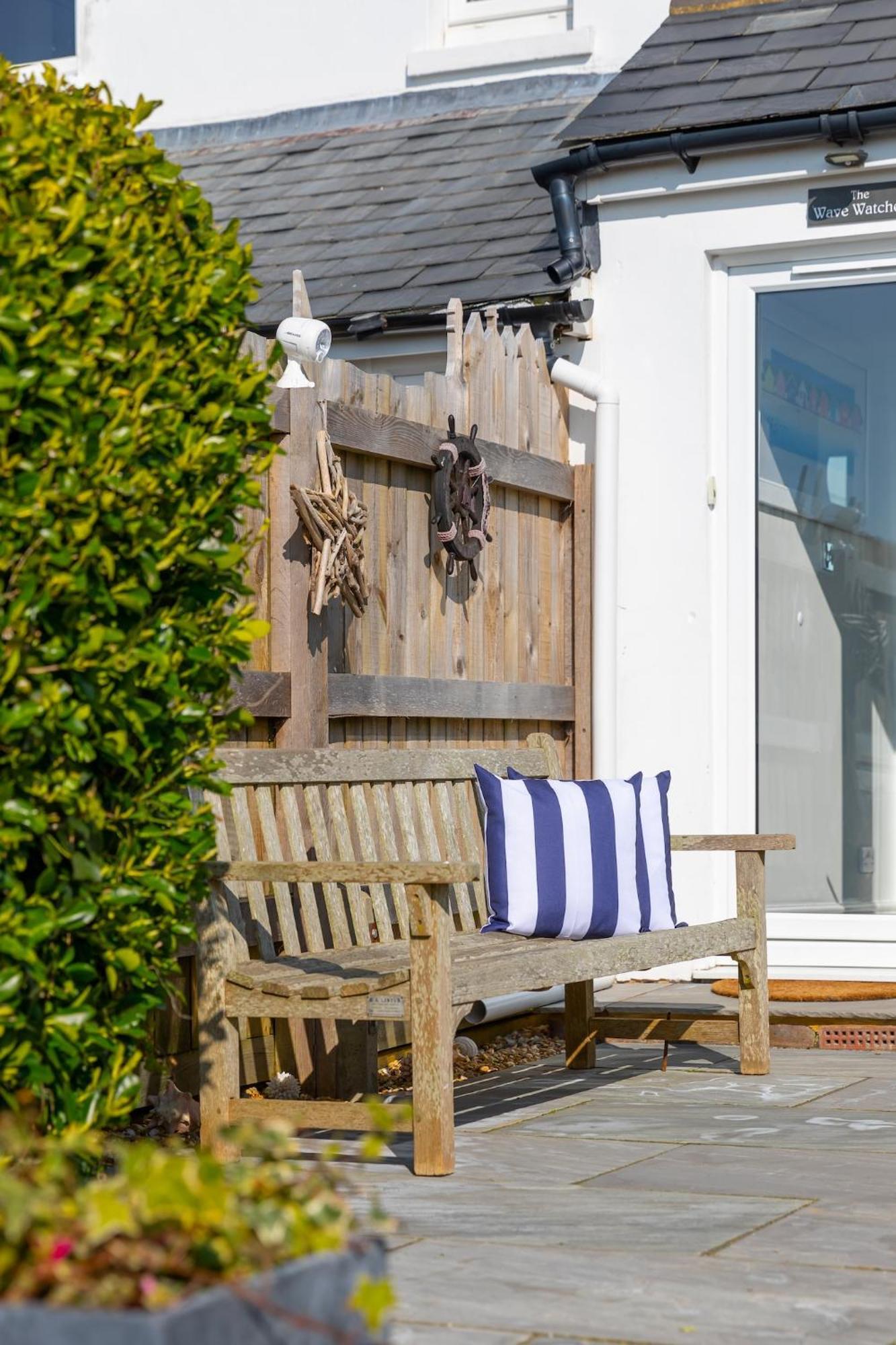 Wave Watcher- 4 Bed Sea View *