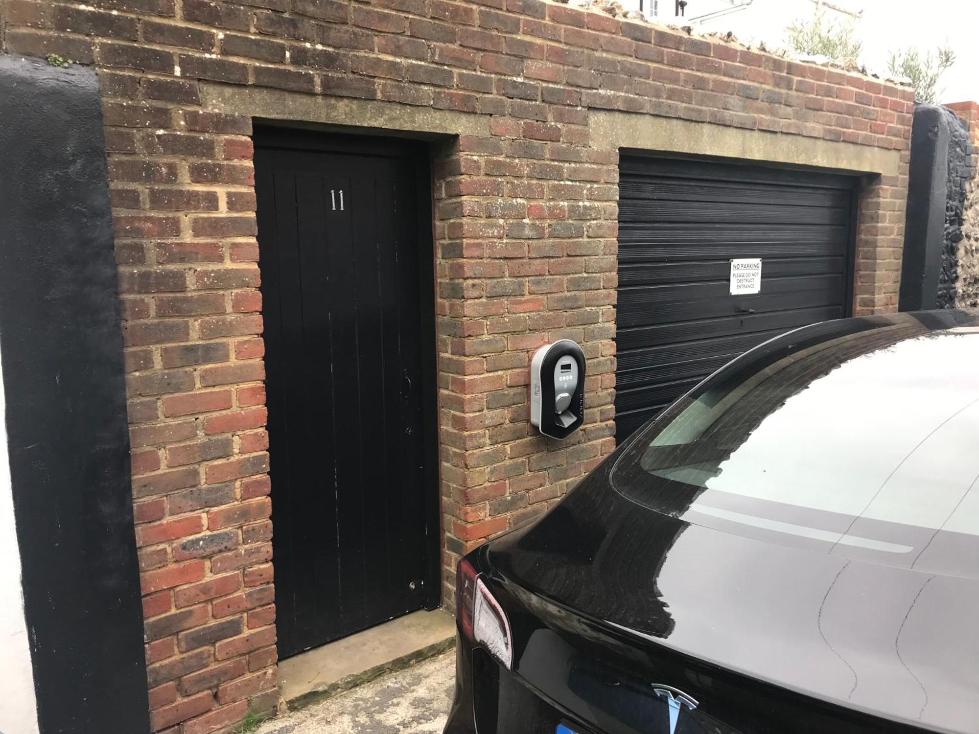 Parking Free On-site Ev *