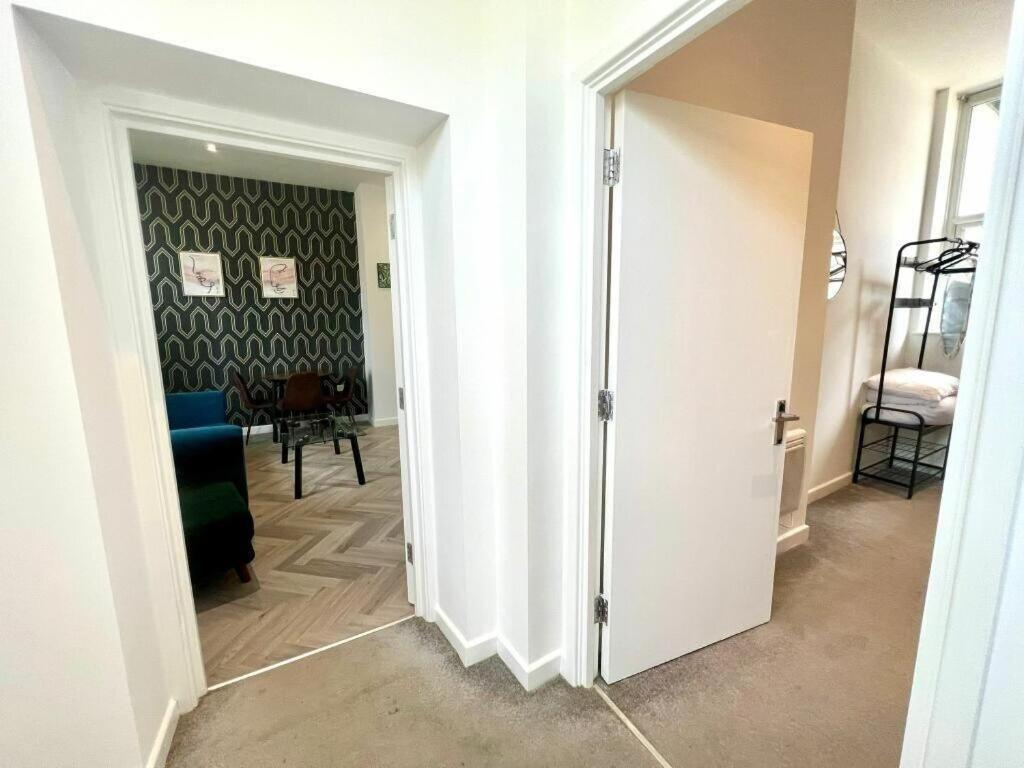Modern Flat Near Centre Apartment