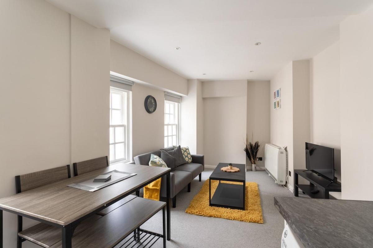 Apartment Flat By Brookland Serviced Short Lets & With Free Wifi *