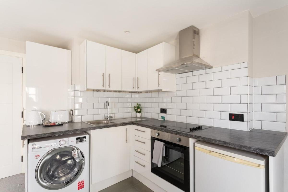 Apartment Flat By Brookland Serviced Short Lets & With Free Wifi