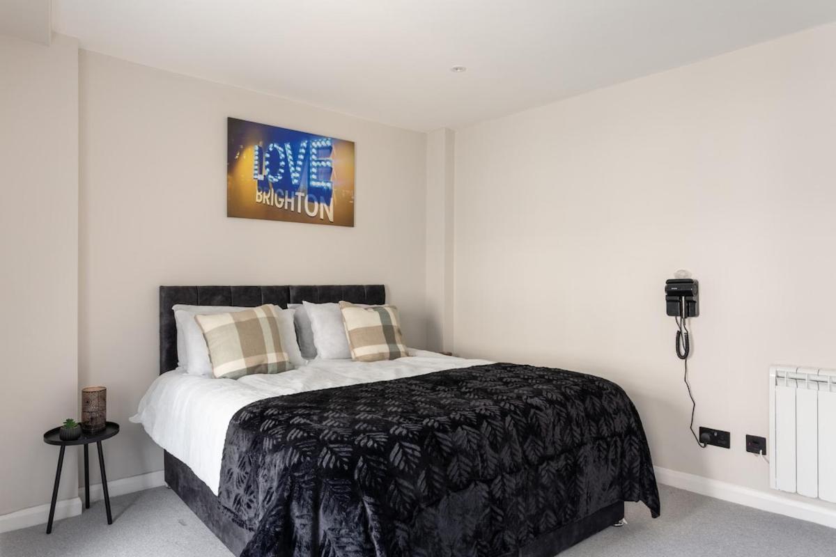 Flat By Brookland Serviced Short Lets & With Free Wifi Apartment *