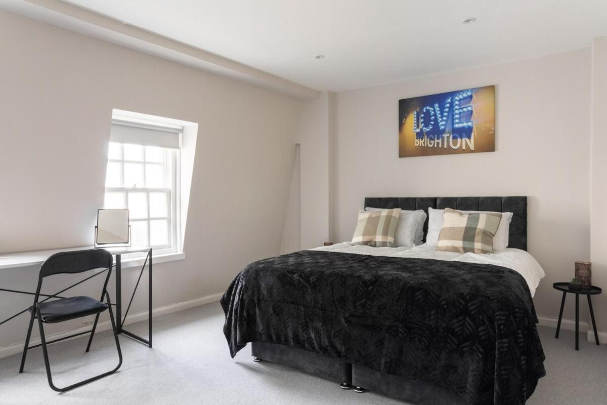 Flat By Brookland Serviced Short Lets & With Free Wifi *