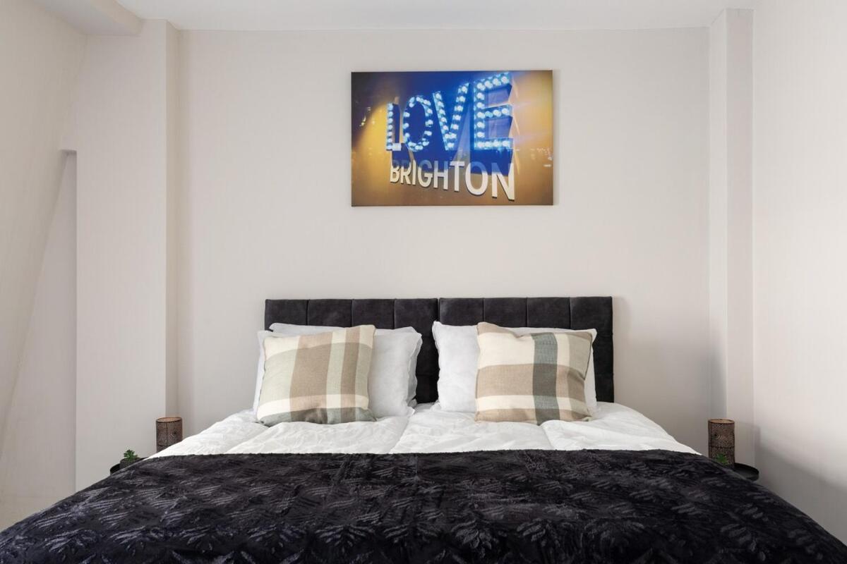 Flat By Brookland Serviced Short Lets & With Free Wifi Apartment