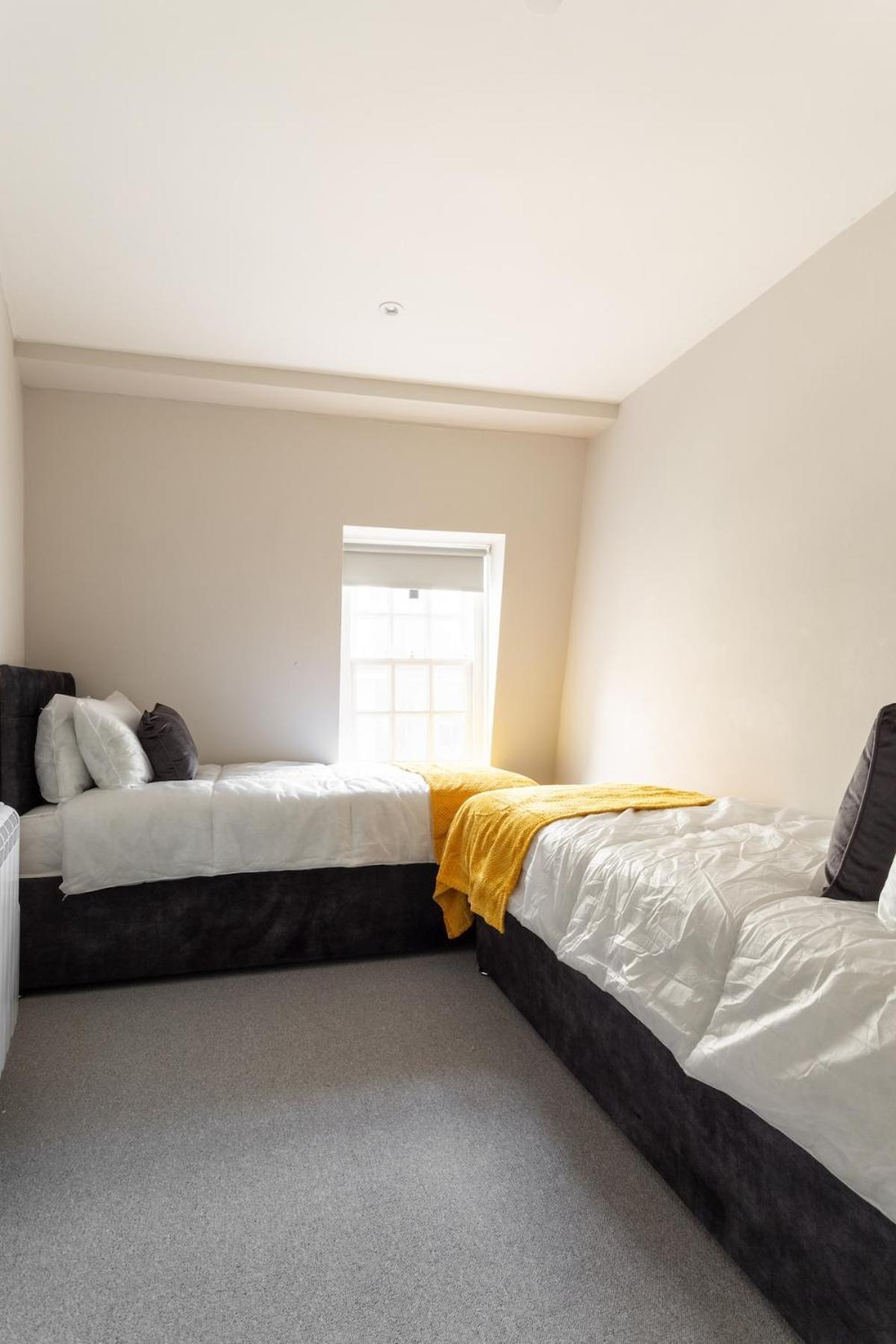 Flat By Brookland Serviced Short Lets & With Free Wifi *