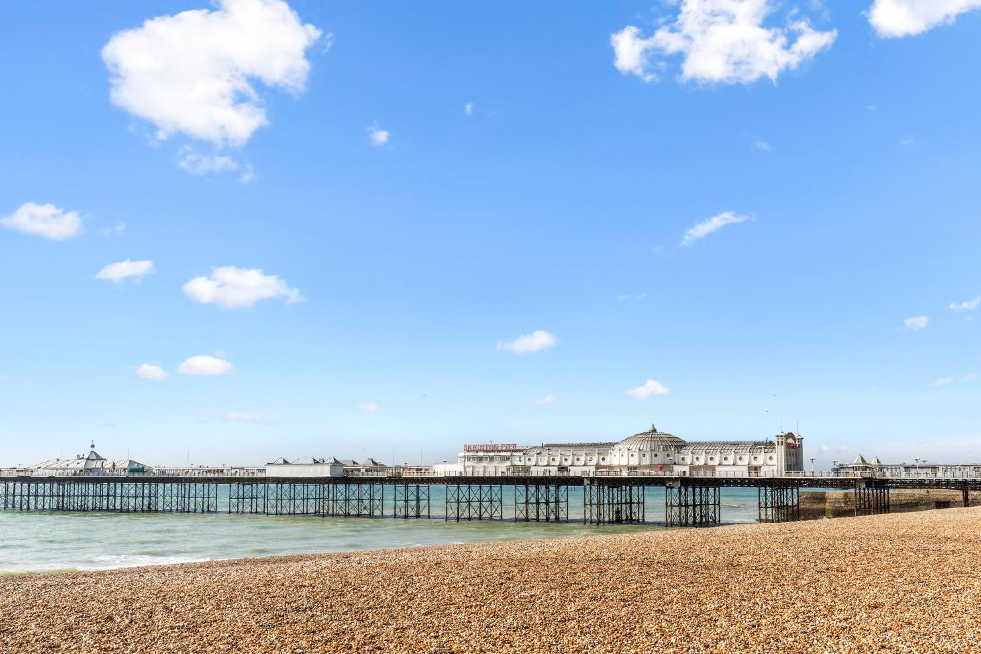 Modern 3 Bedroom Maisonette In Centre, 2 Minutes From Sea Front, Lanes And Palace Pier *