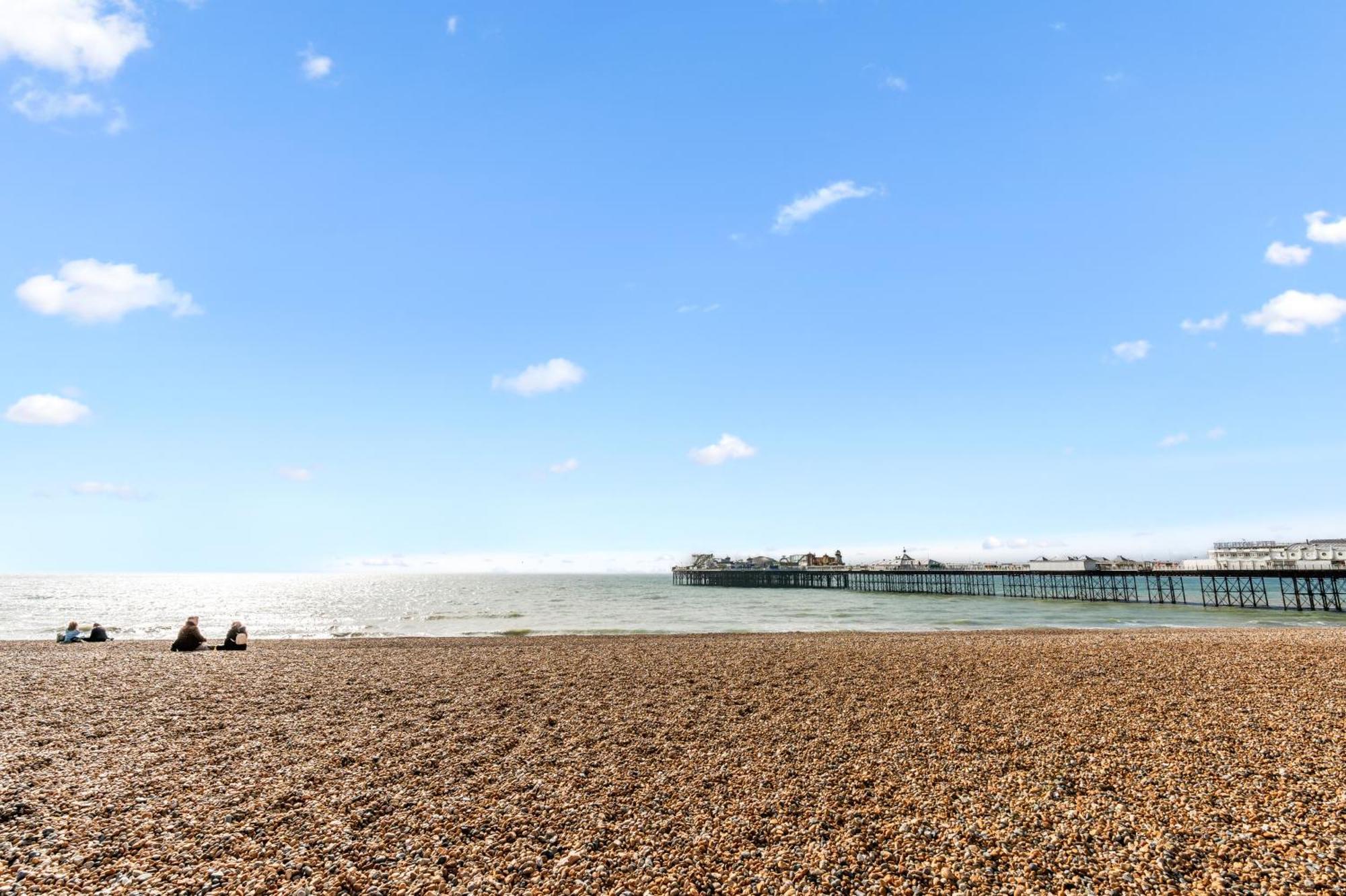 Modern 3 Bedroom Maisonette In Centre, 2 Minutes From Sea Front, Lanes And Palace Pier *