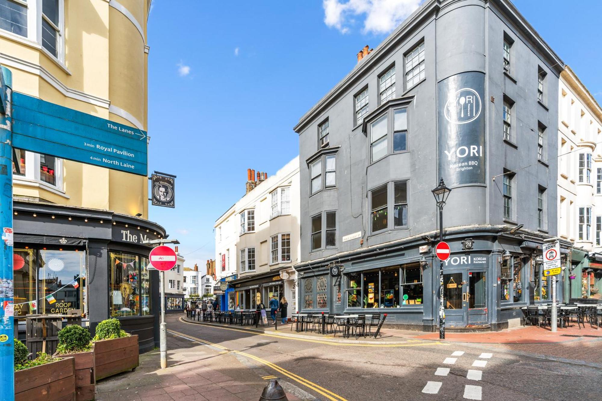 Modern 3 Bedroom Maisonette In Centre, 2 Minutes From Sea Front, Lanes And Palace Pier