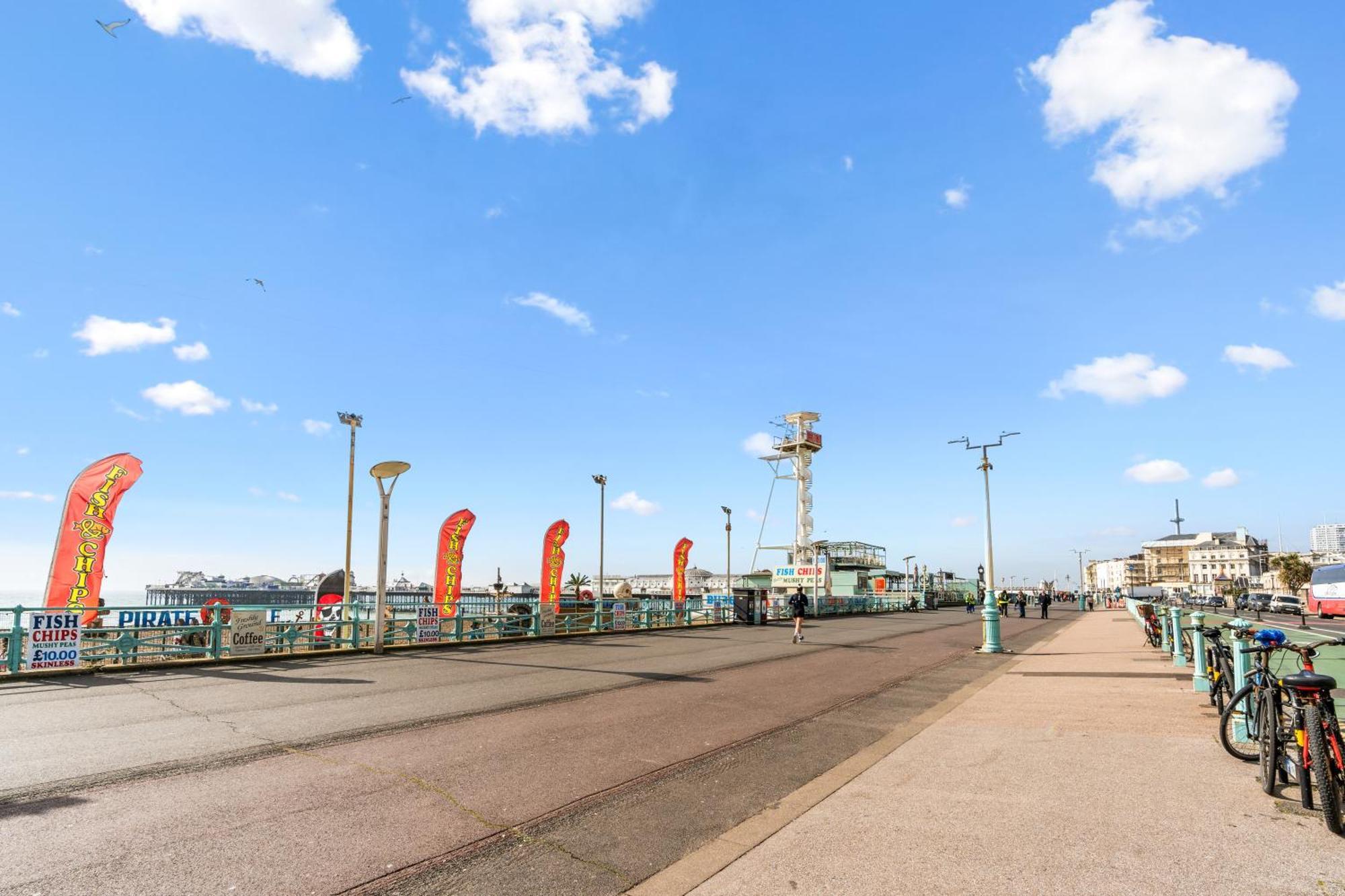 Apartment Modern 3 Bedroom Maisonette In Centre, 2 Minutes From Sea Front, Lanes And Palace Pier