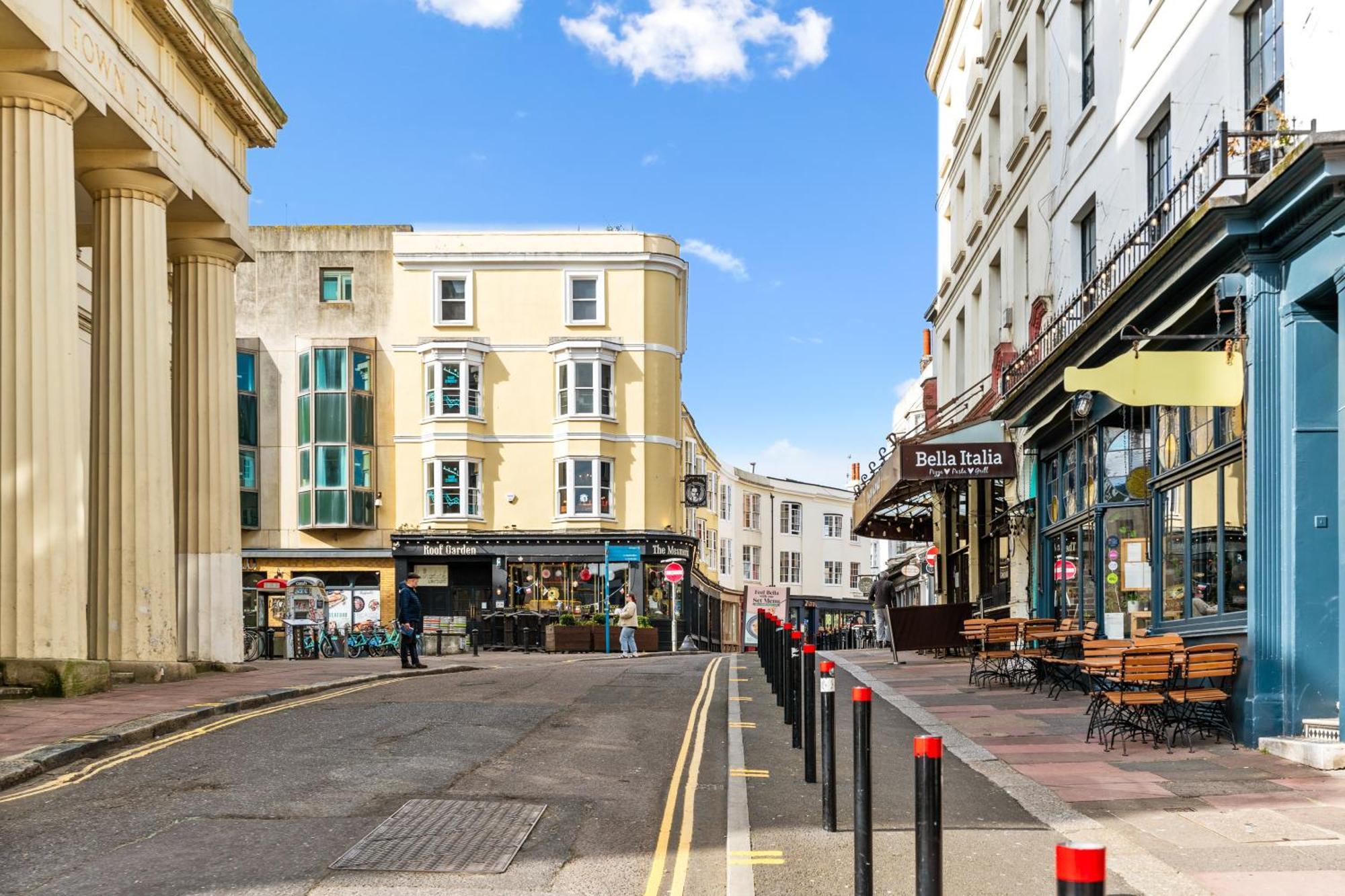 Modern 3 Bedroom Maisonette In Centre, 2 Minutes From Sea Front, Lanes And Palace Pier Apartment *