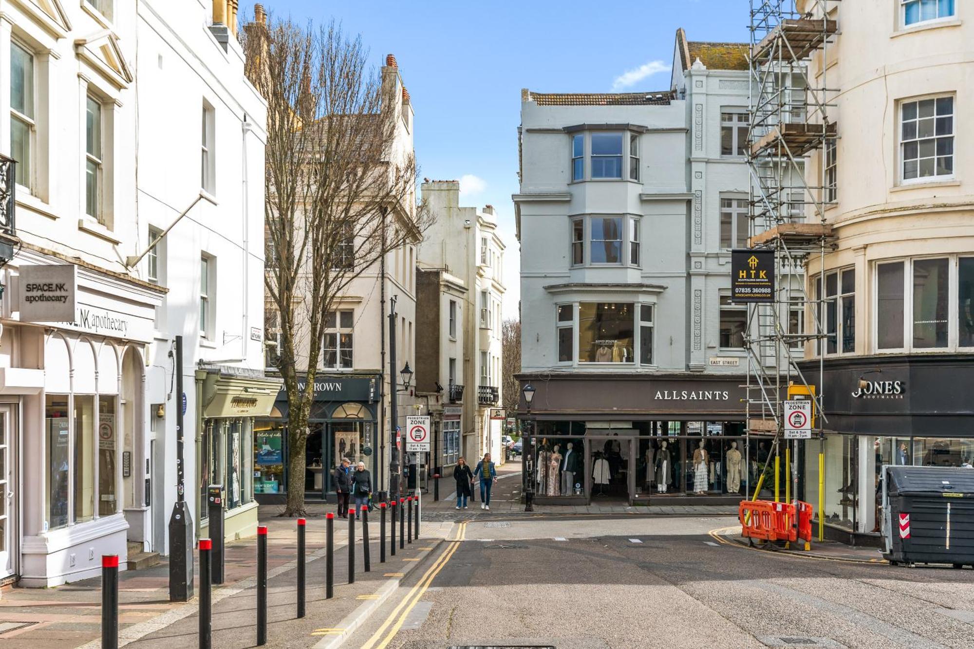 Apartment Modern 3 Bedroom Maisonette In Centre, 2 Minutes From Sea Front, Lanes And Palace Pier *