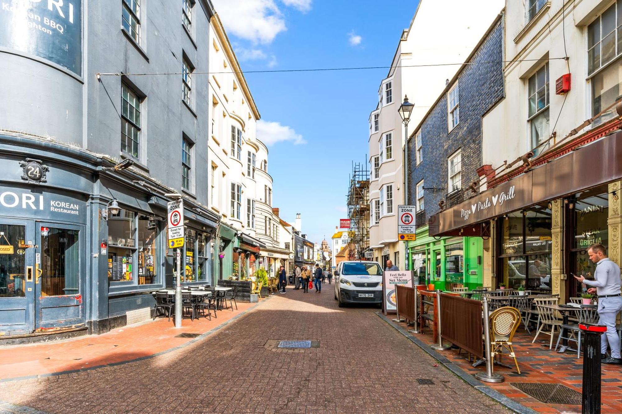 Modern 3 Bedroom Maisonette In Centre, 2 Minutes From Sea Front, Lanes And Palace Pier Brighton