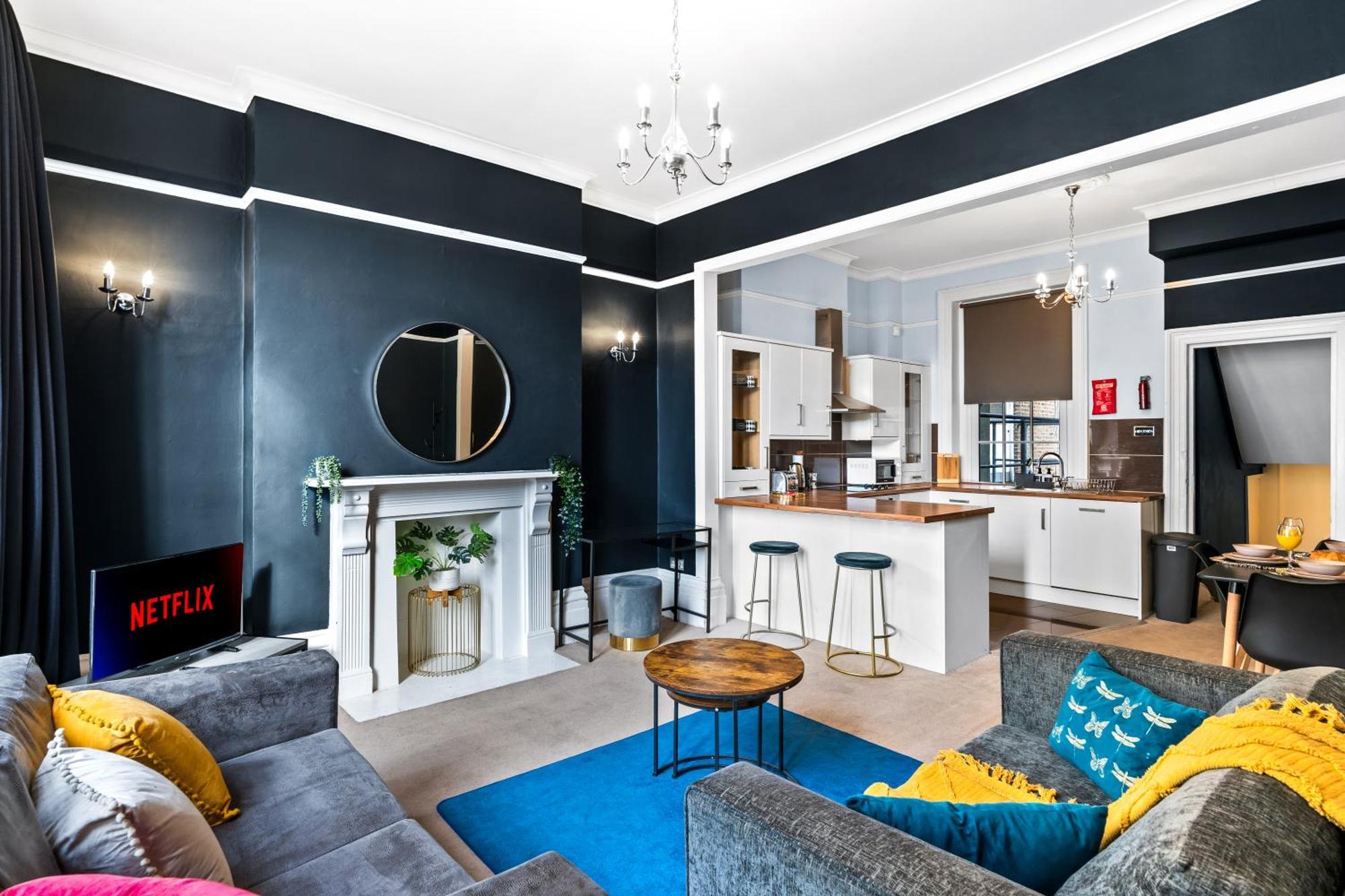 Apartment Modern 3 Bedroom Maisonette In Centre, 2 Minutes From Sea Front, Lanes And Palace Pier *